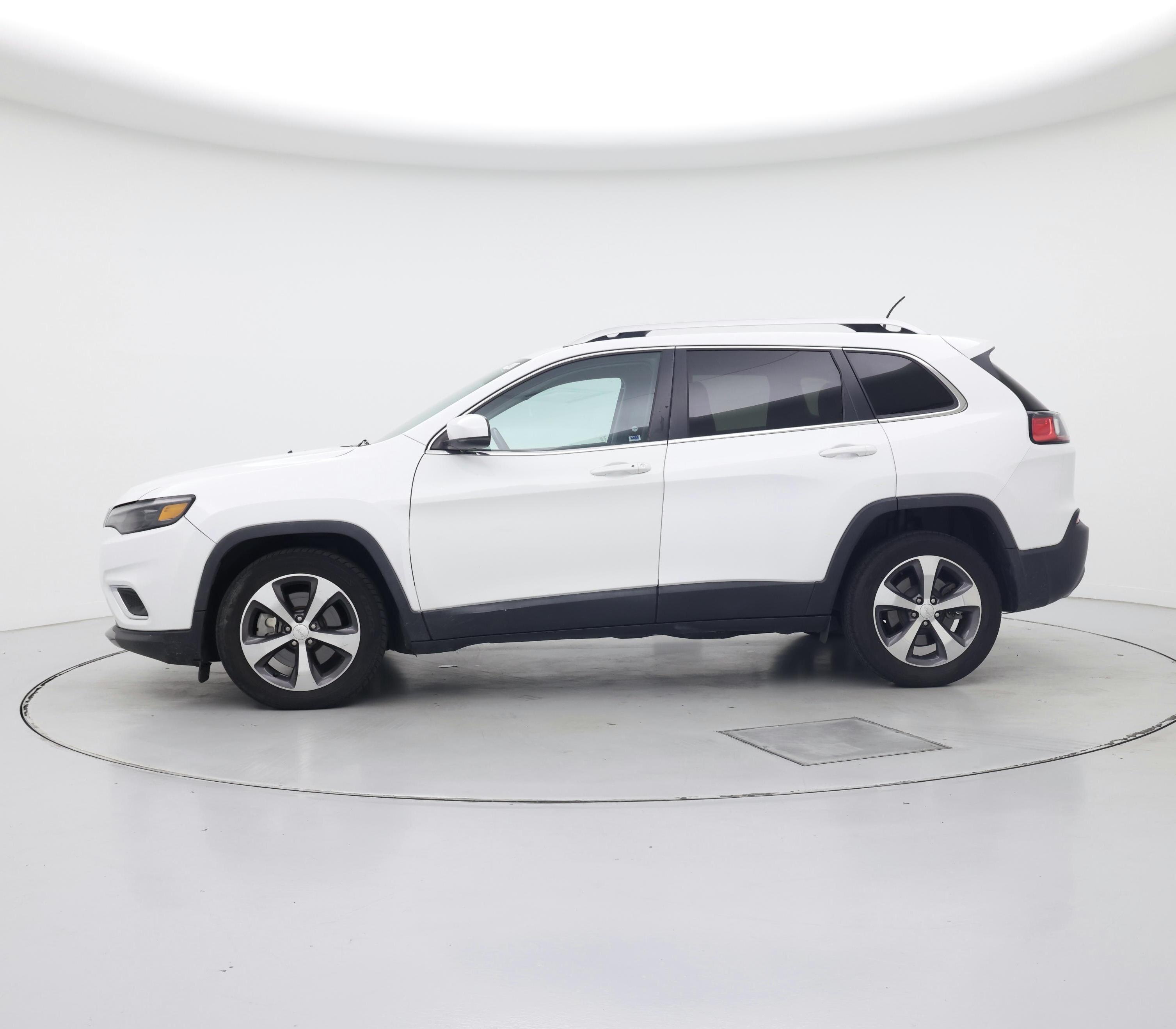 Thumbnail: 2019 Jeep Cherokee - 3