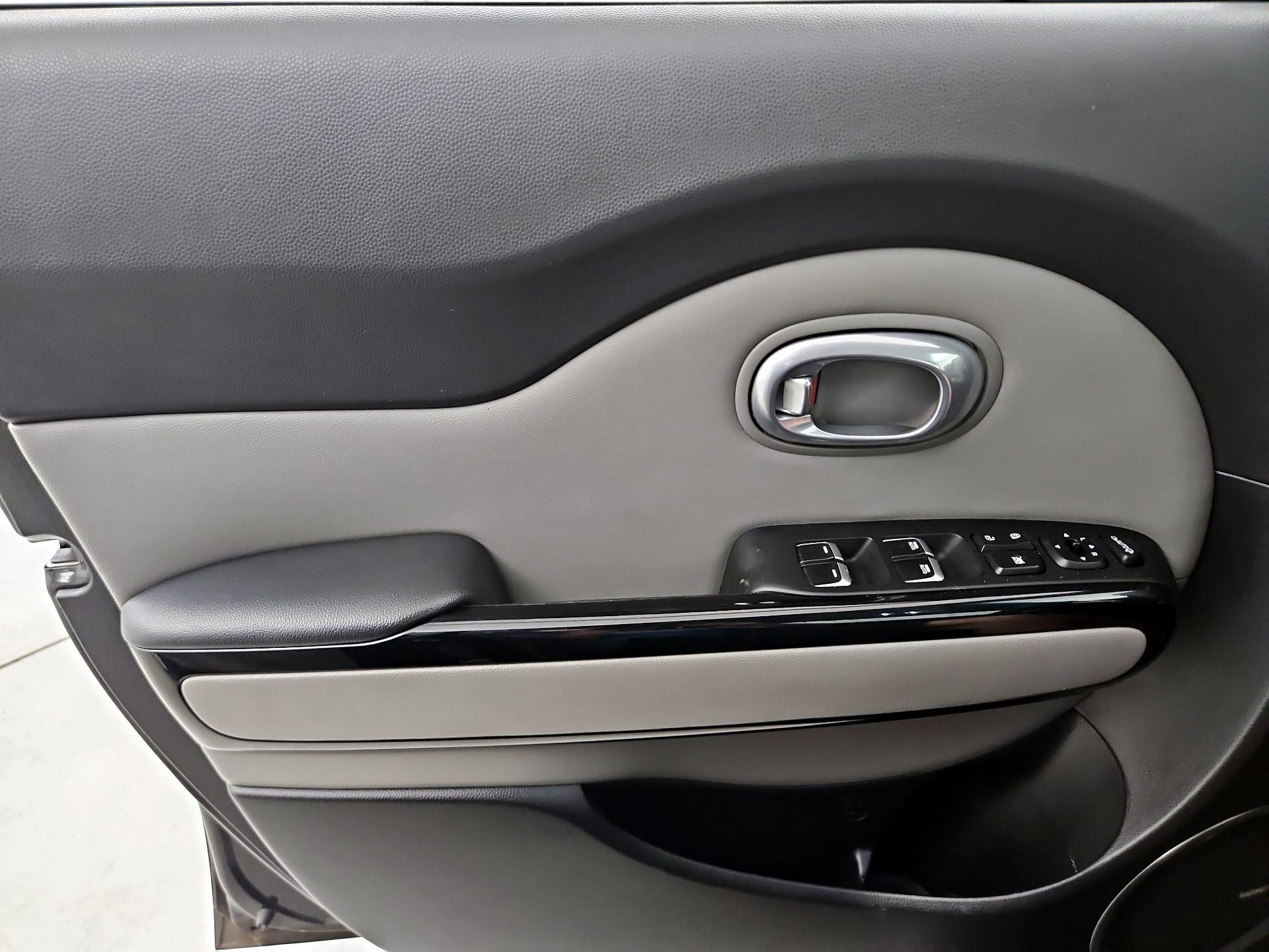 Thumbnail: 2017 Kia Soul - 12