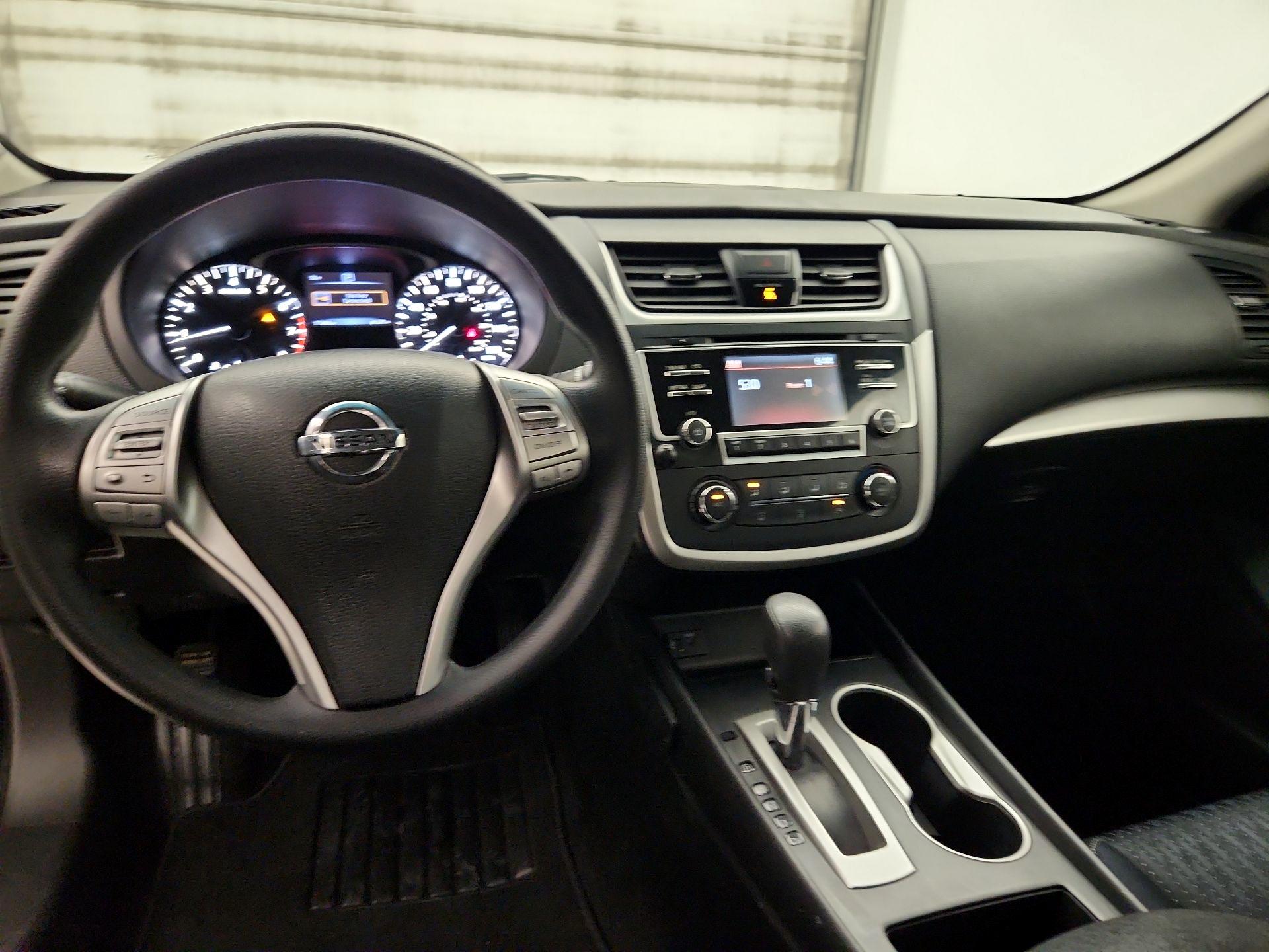 Thumbnail: 2017 Nissan Altima - 9