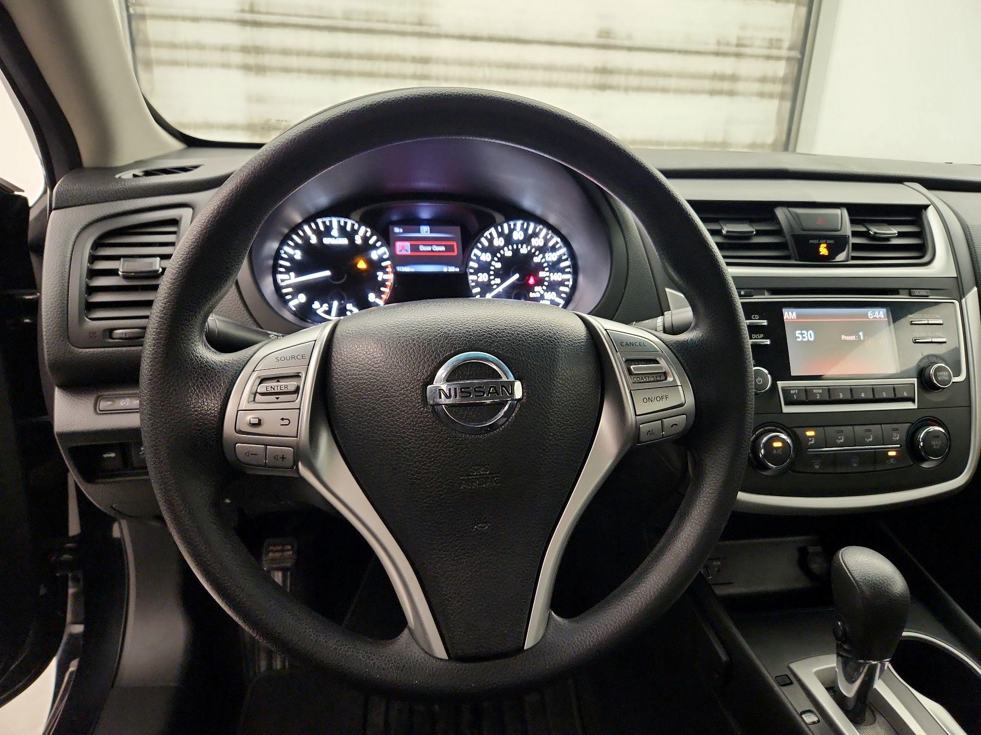Thumbnail: 2017 Nissan Altima - 10