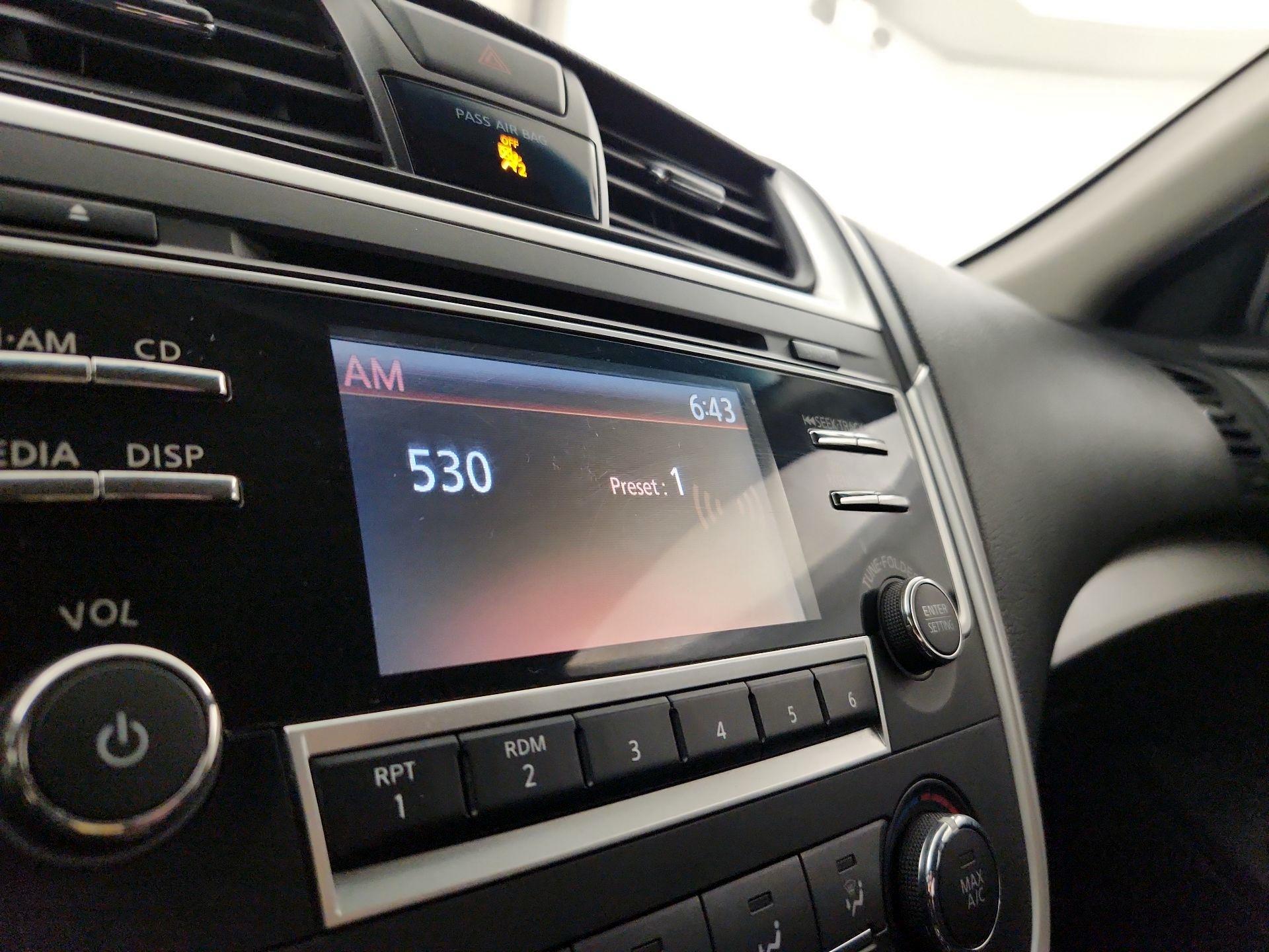 Thumbnail: 2017 Nissan Altima - 15