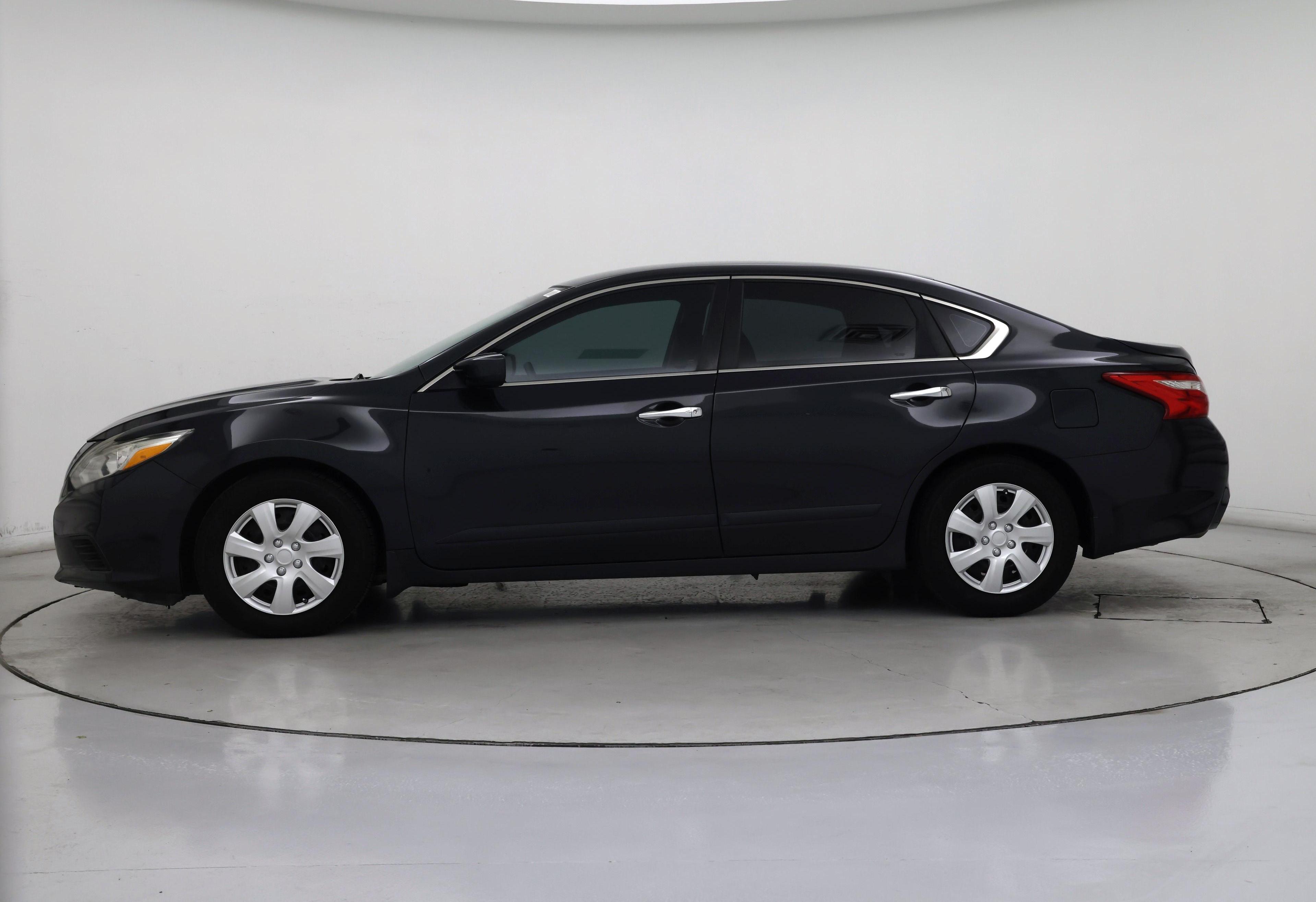 Thumbnail: 2017 Nissan Altima - 3