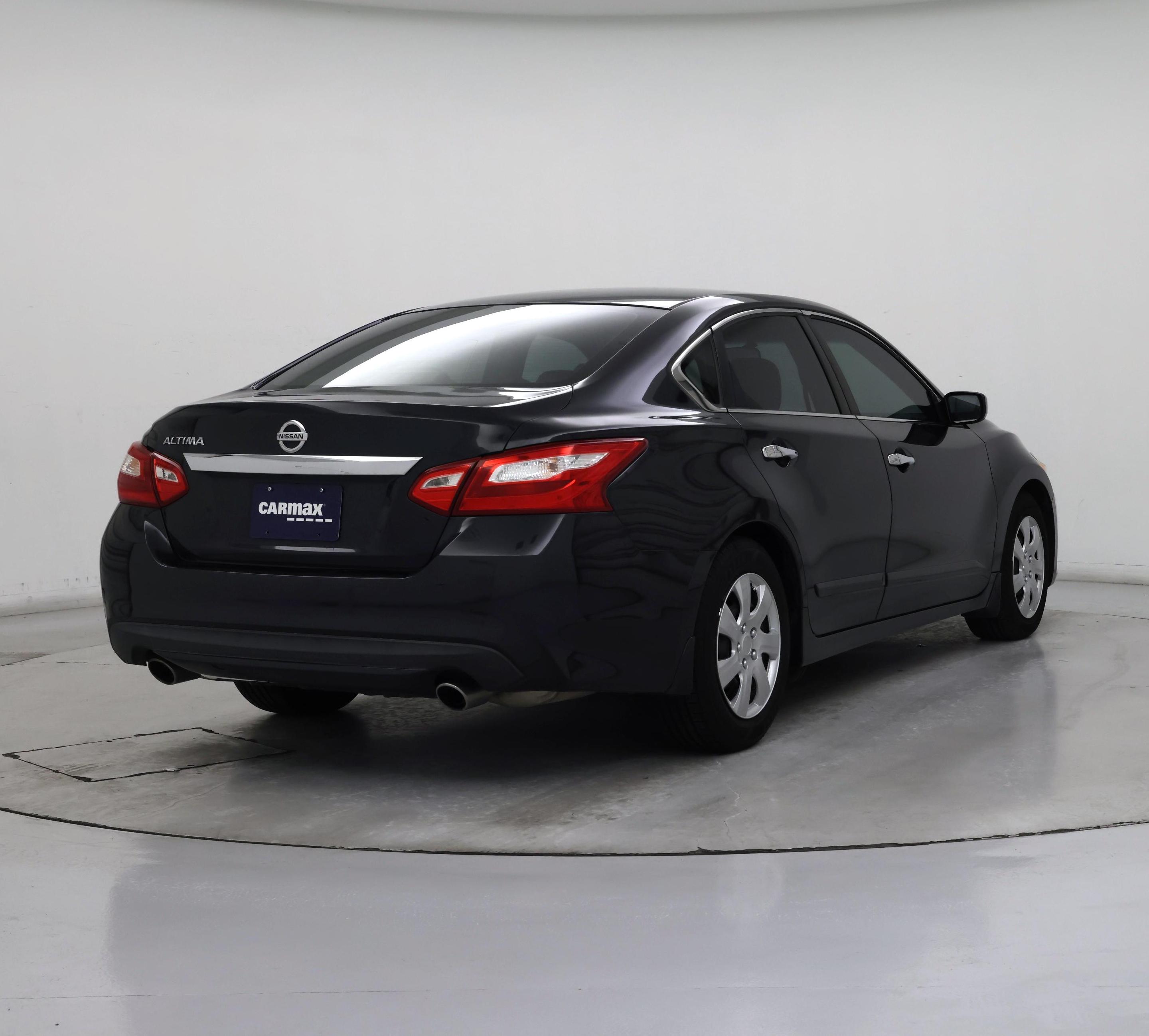 Thumbnail: 2017 Nissan Altima - 8