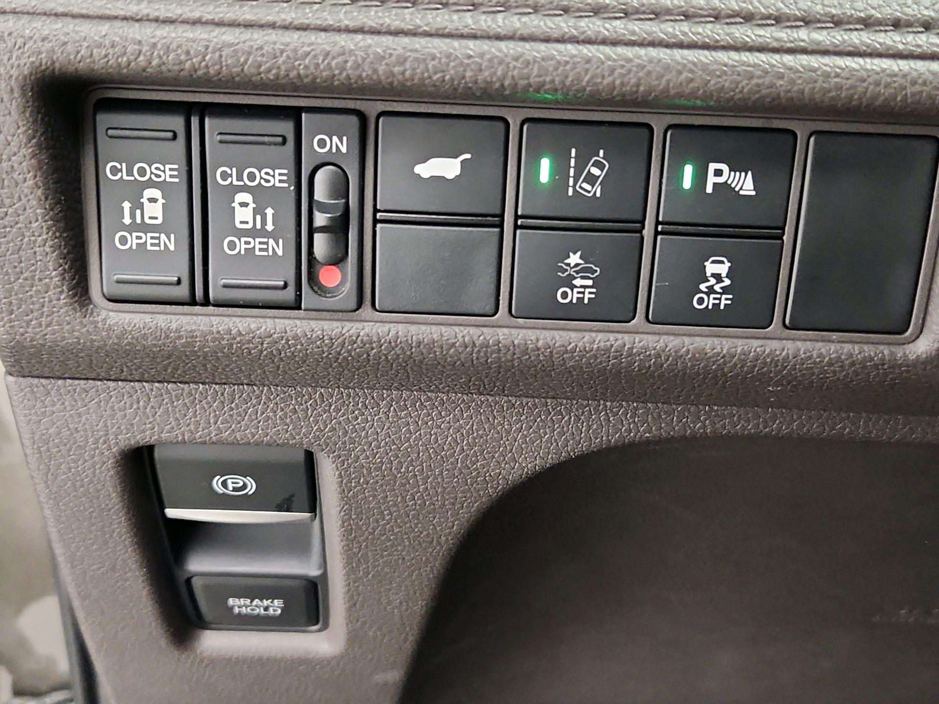 Thumbnail: 2018 Honda Odyssey - 13