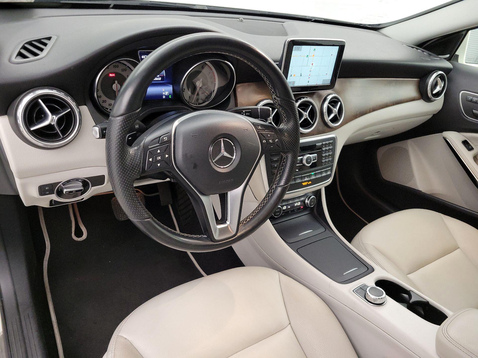 Thumbnail: 2015 Mercedes-Benz GLA - 9