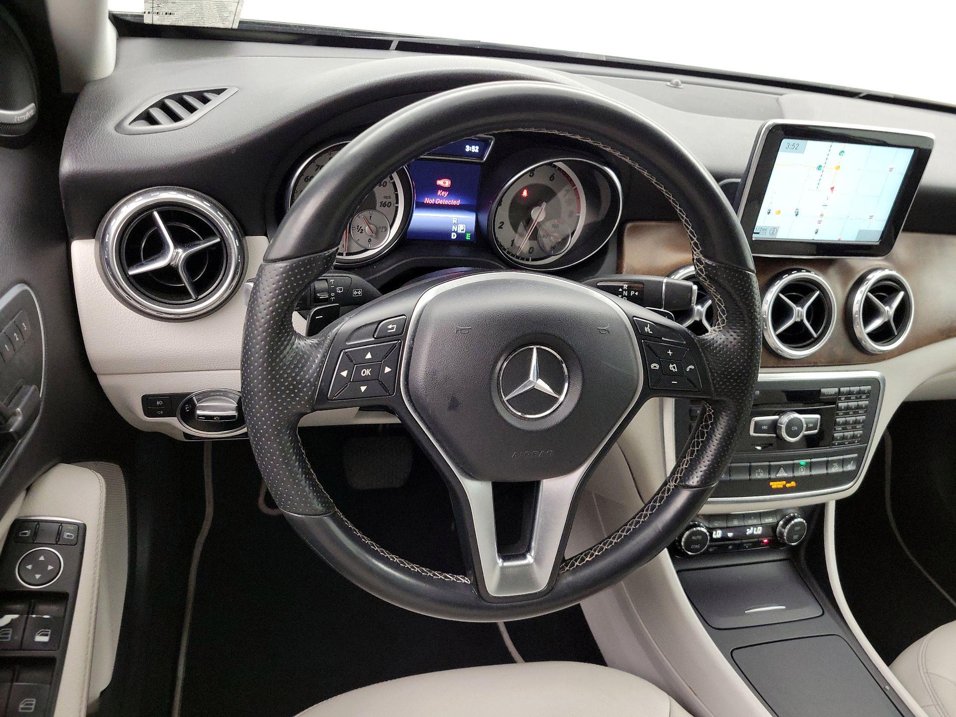 Thumbnail: 2015 Mercedes-Benz GLA - 10