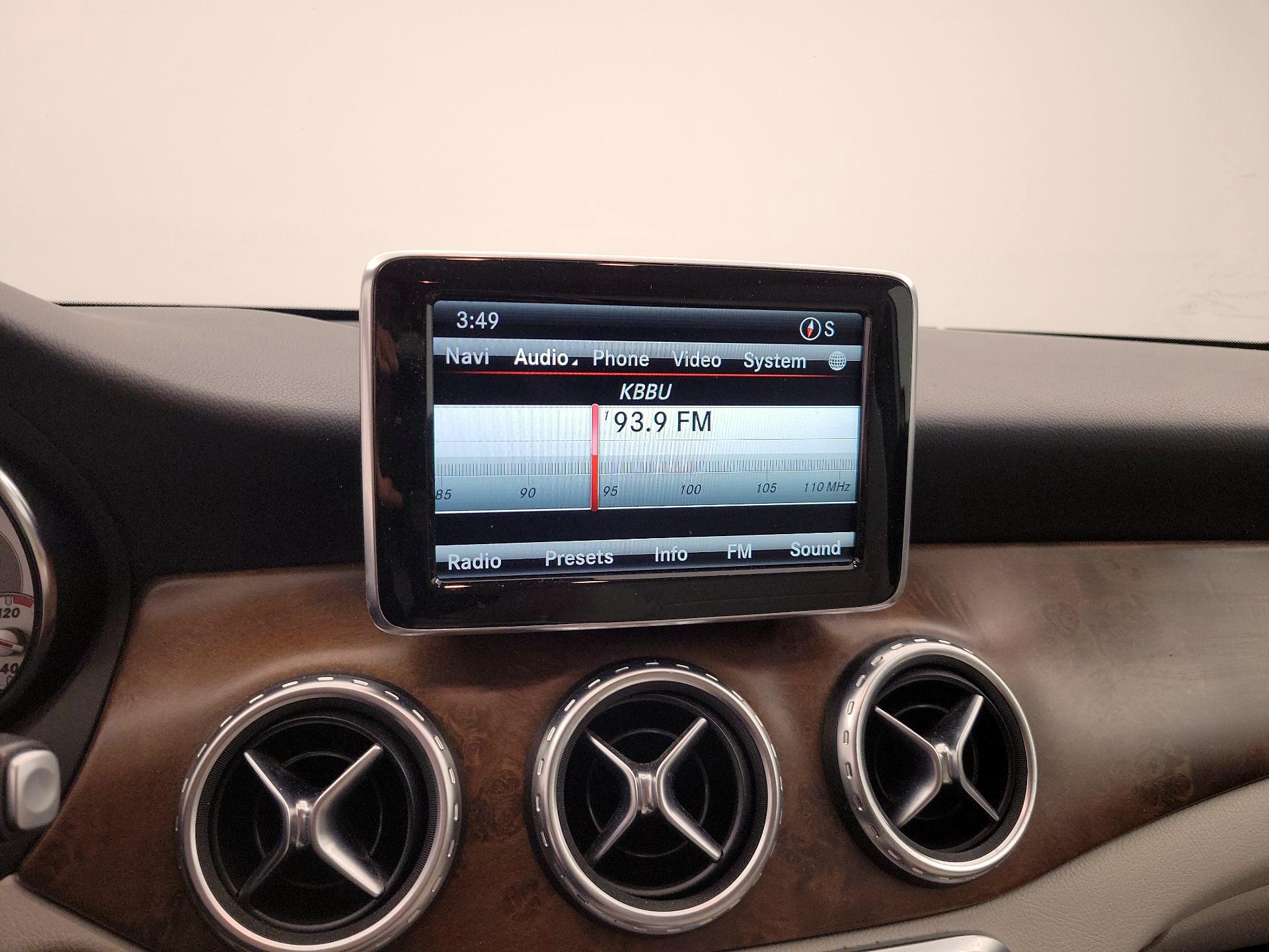 Thumbnail: 2015 Mercedes-Benz GLA - 15
