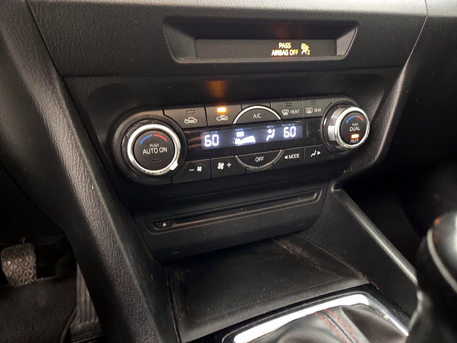 2016 Mazda MAZDA3 i Touring - Photo 17