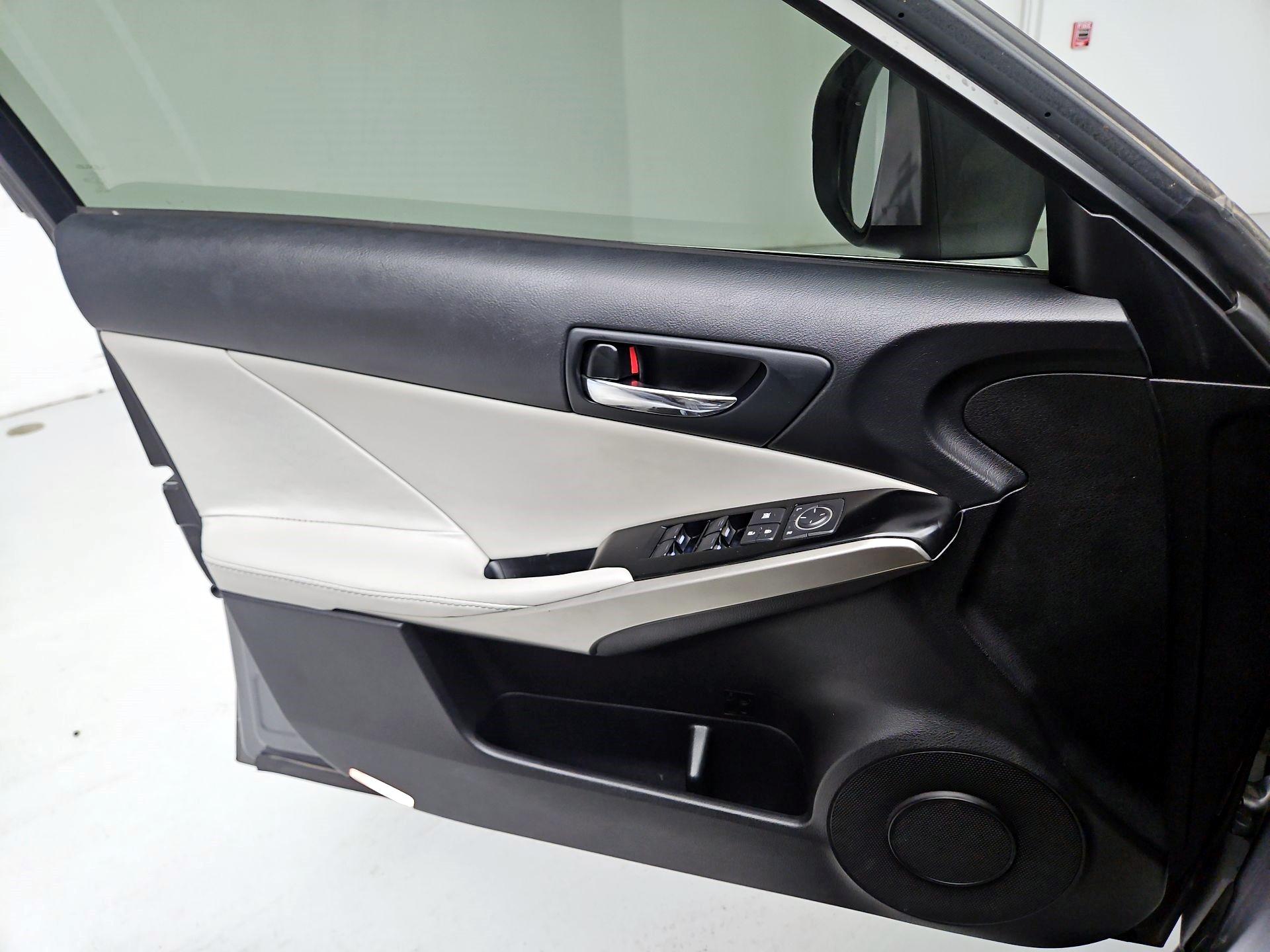Thumbnail: 2014 Lexus IS - 10