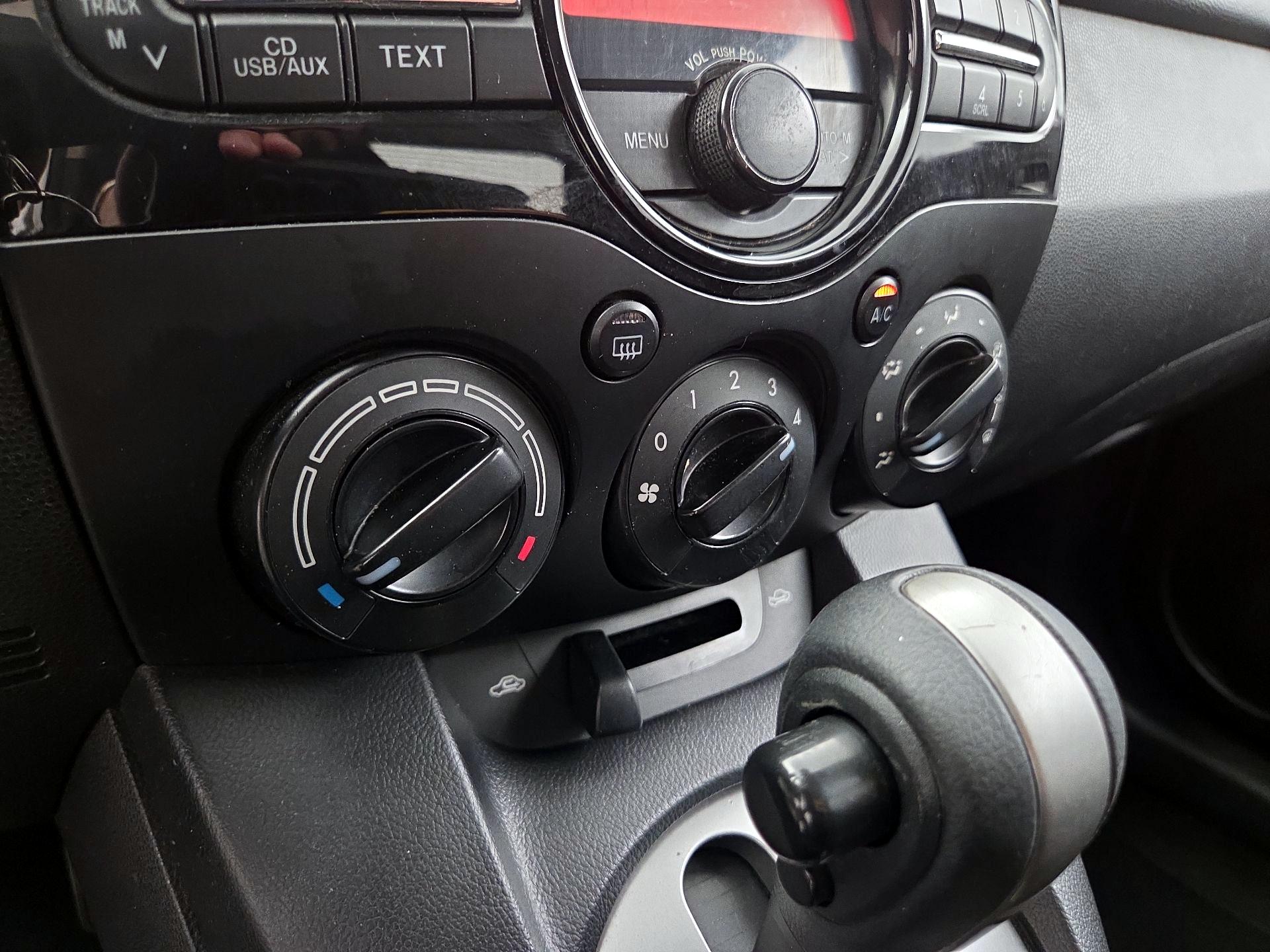 Thumbnail: 2014 Mazda Mazda2 - 15