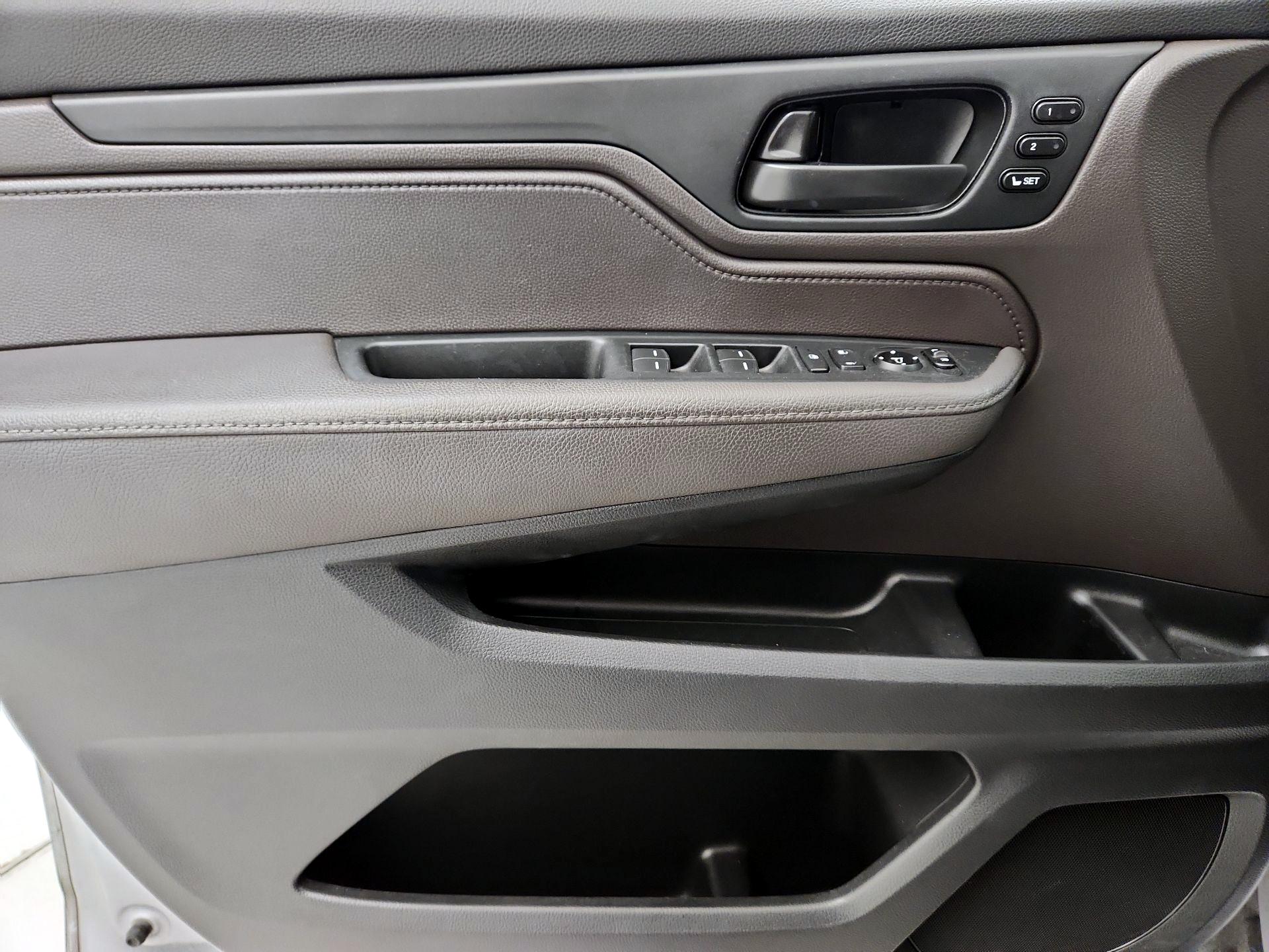Thumbnail: 2018 Honda Odyssey - 12