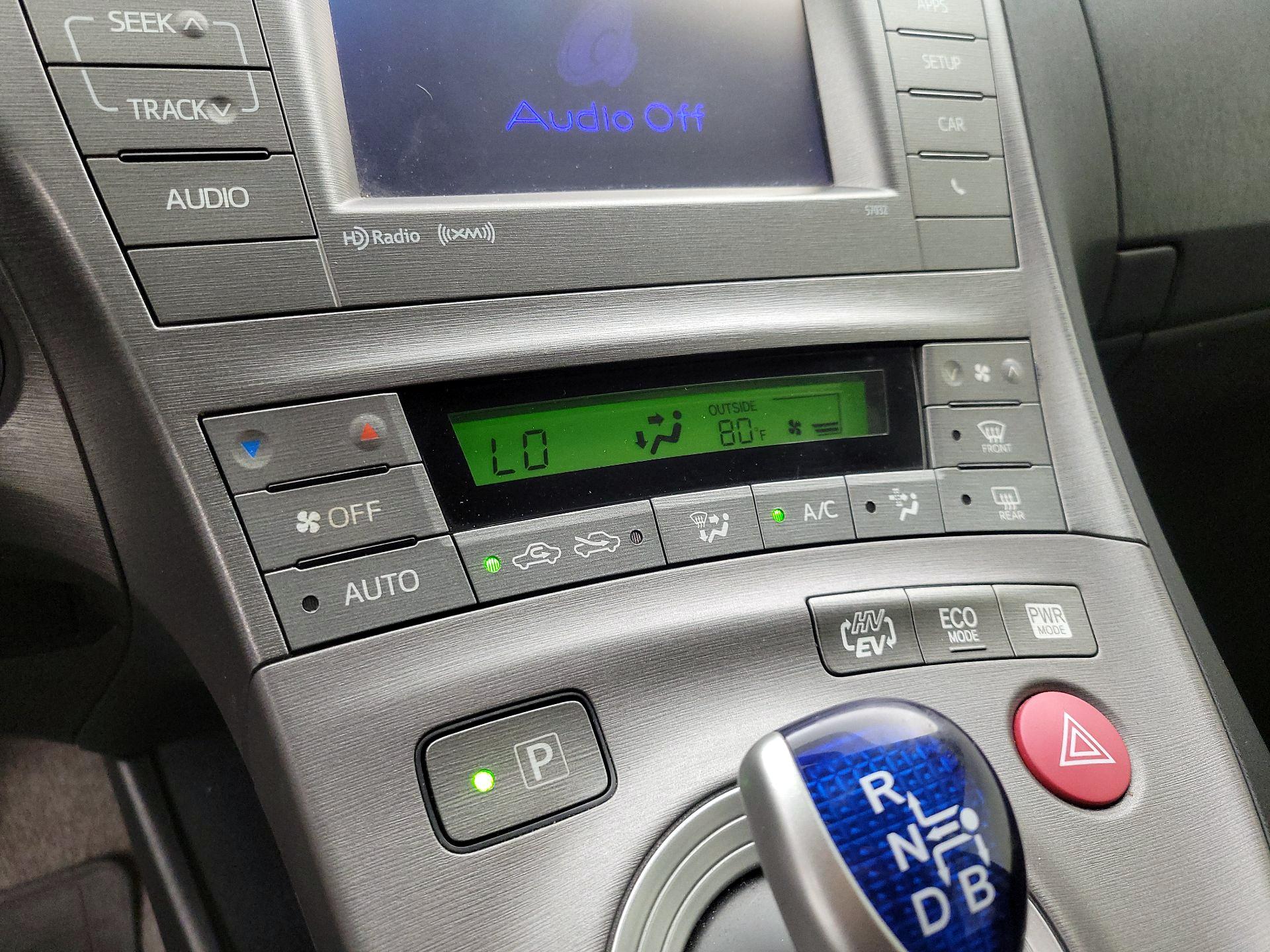 Thumbnail: 2014 Toyota Prius - 16