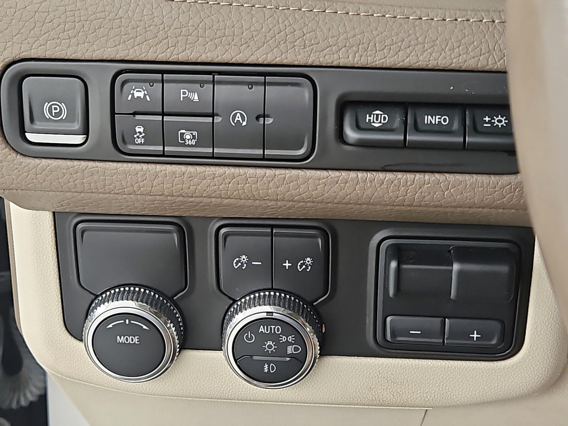 Thumbnail: 2023 GMC Yukon XL - 13
