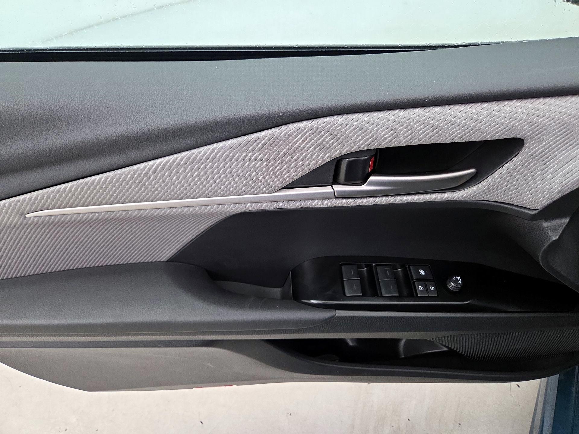 Thumbnail: 2025 Toyota Camry - 12