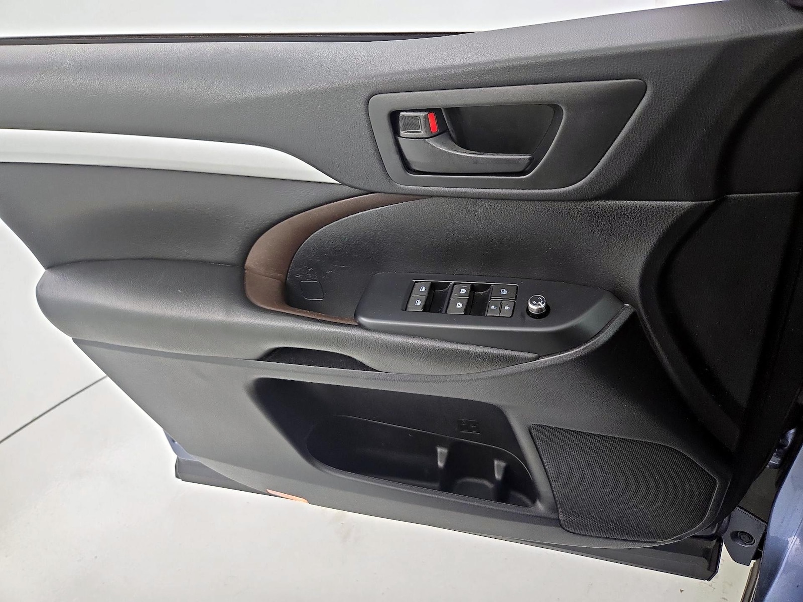 2015 Toyota Highlander LE - Photo 13