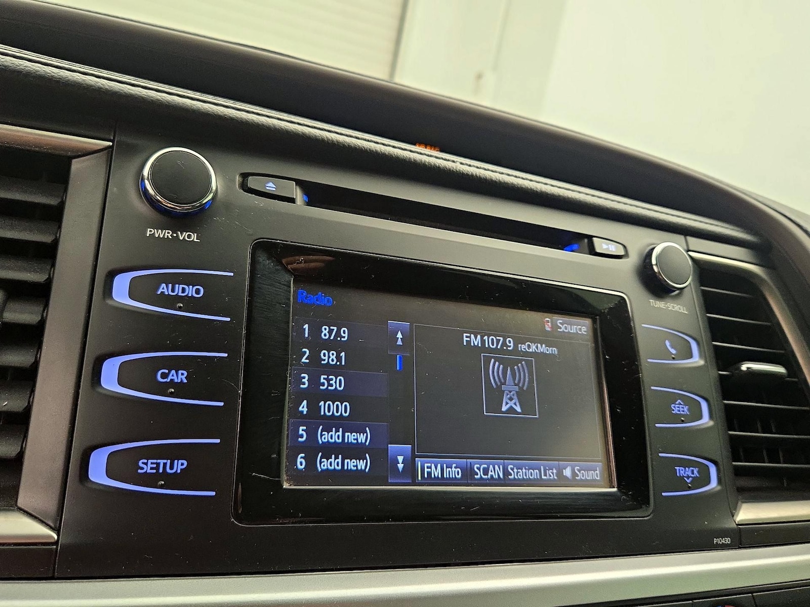 2015 Toyota Highlander LE - Photo 16