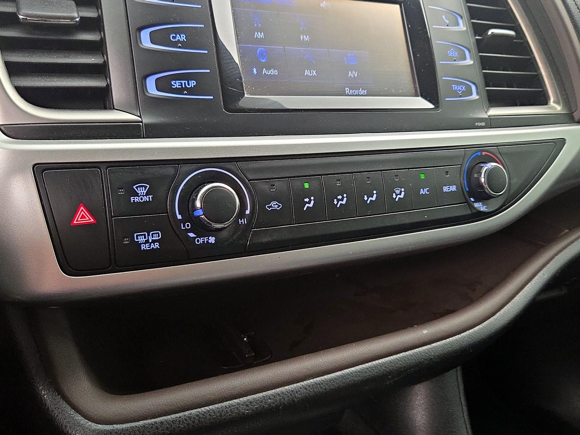 Thumbnail: 2015 Toyota Highlander - 16
