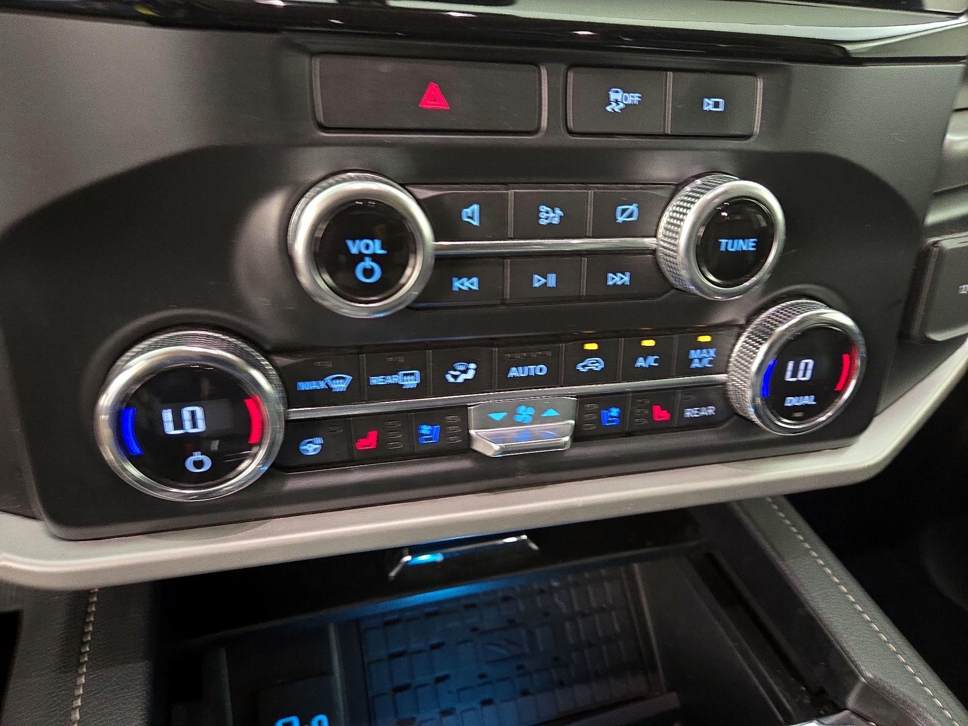 Thumbnail: 2022 Ford Expedition - 17