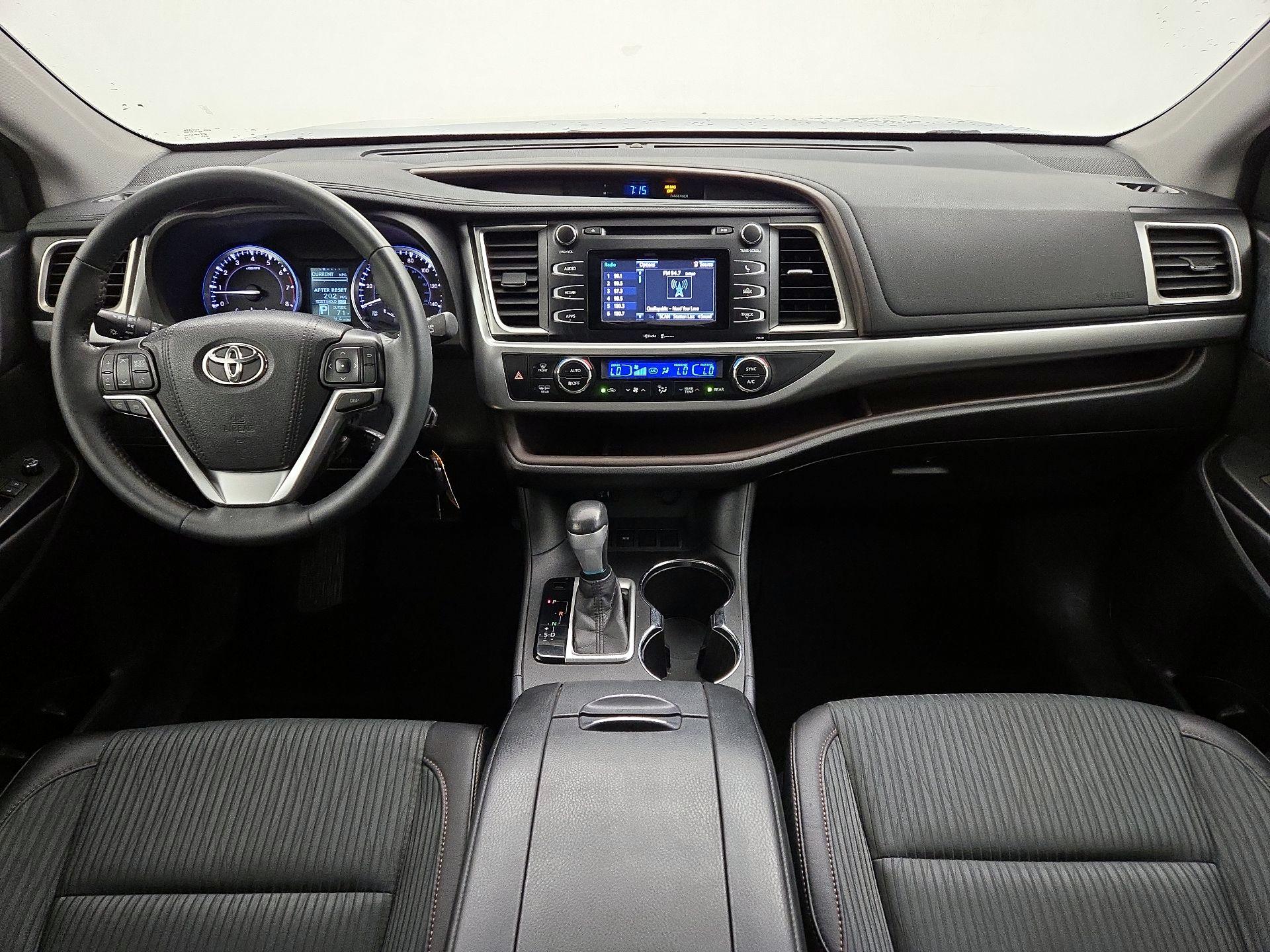 Thumbnail: 2015 Toyota Highlander - 9