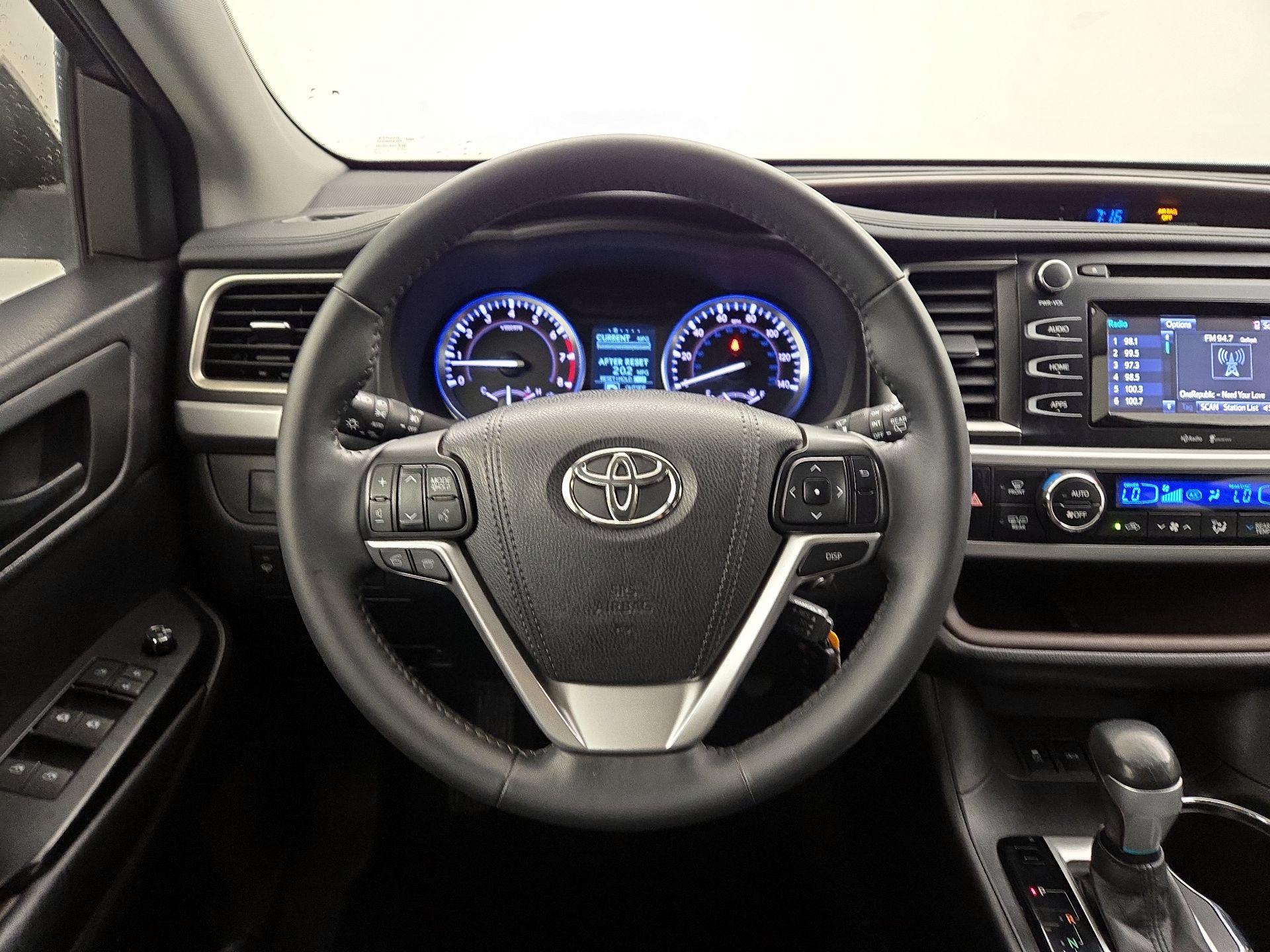 Thumbnail: 2015 Toyota Highlander - 10