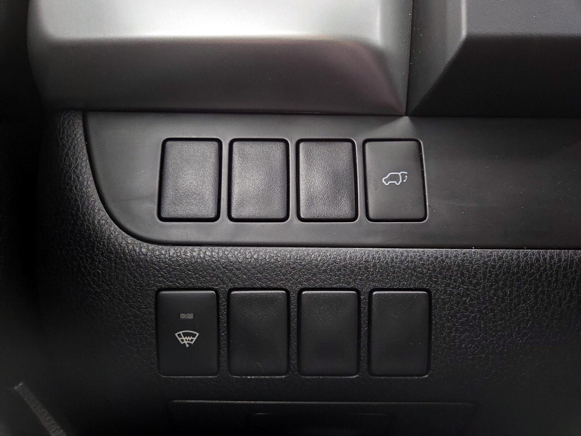 Thumbnail: 2015 Toyota Highlander - 13