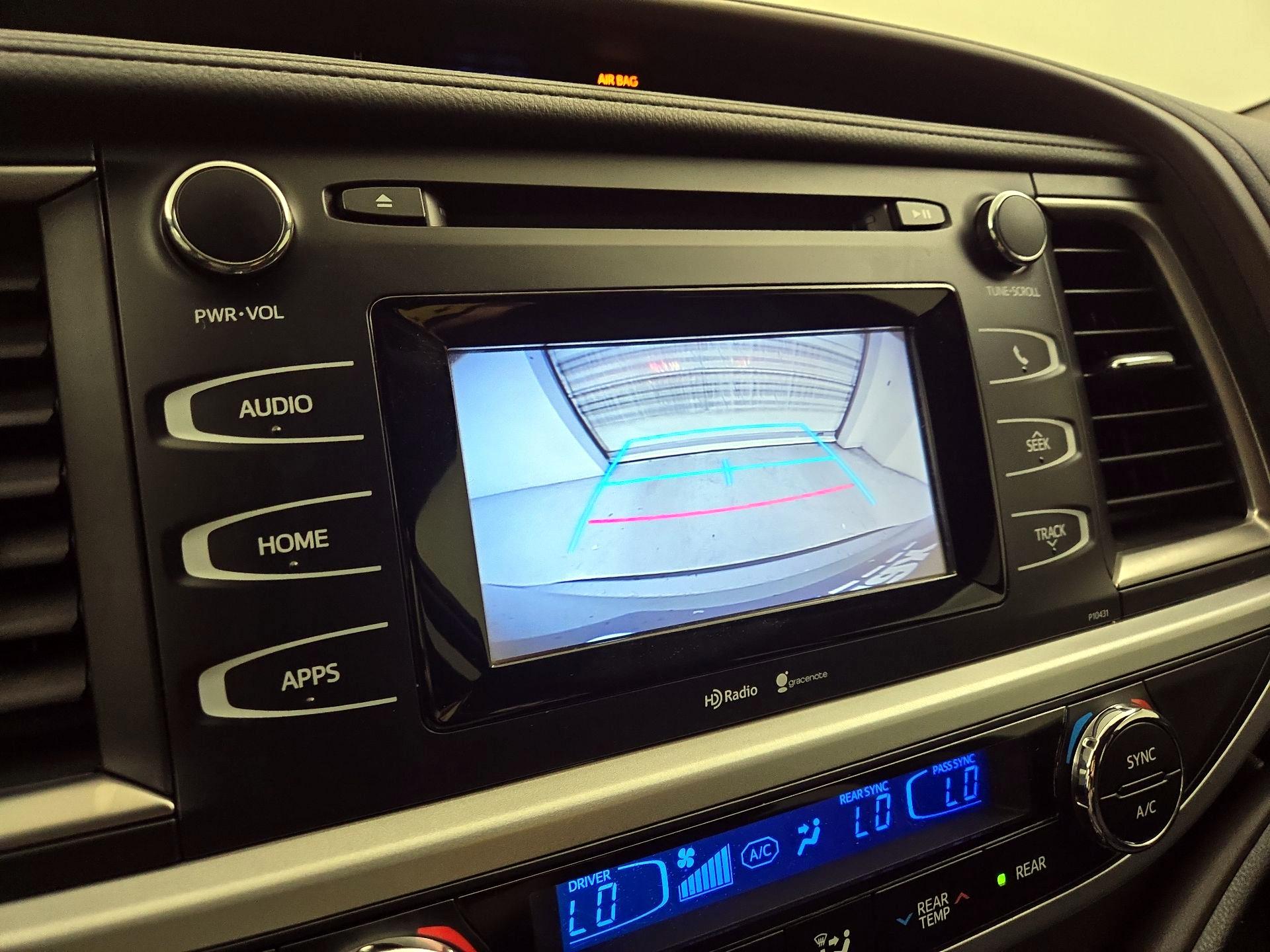 Thumbnail: 2015 Toyota Highlander - 14