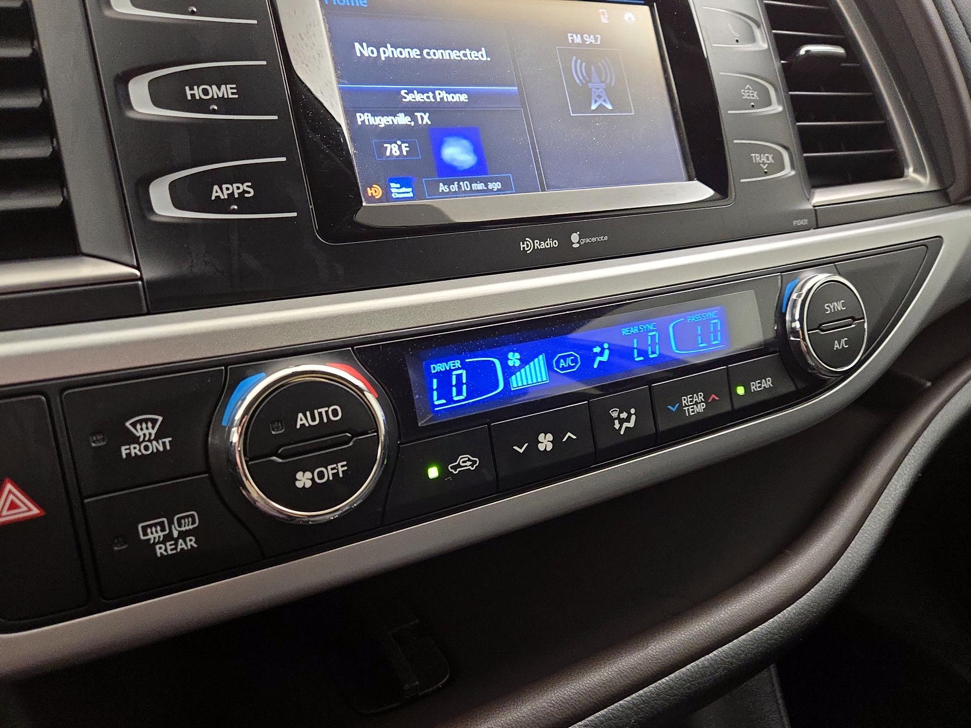 Thumbnail: 2015 Toyota Highlander - 16