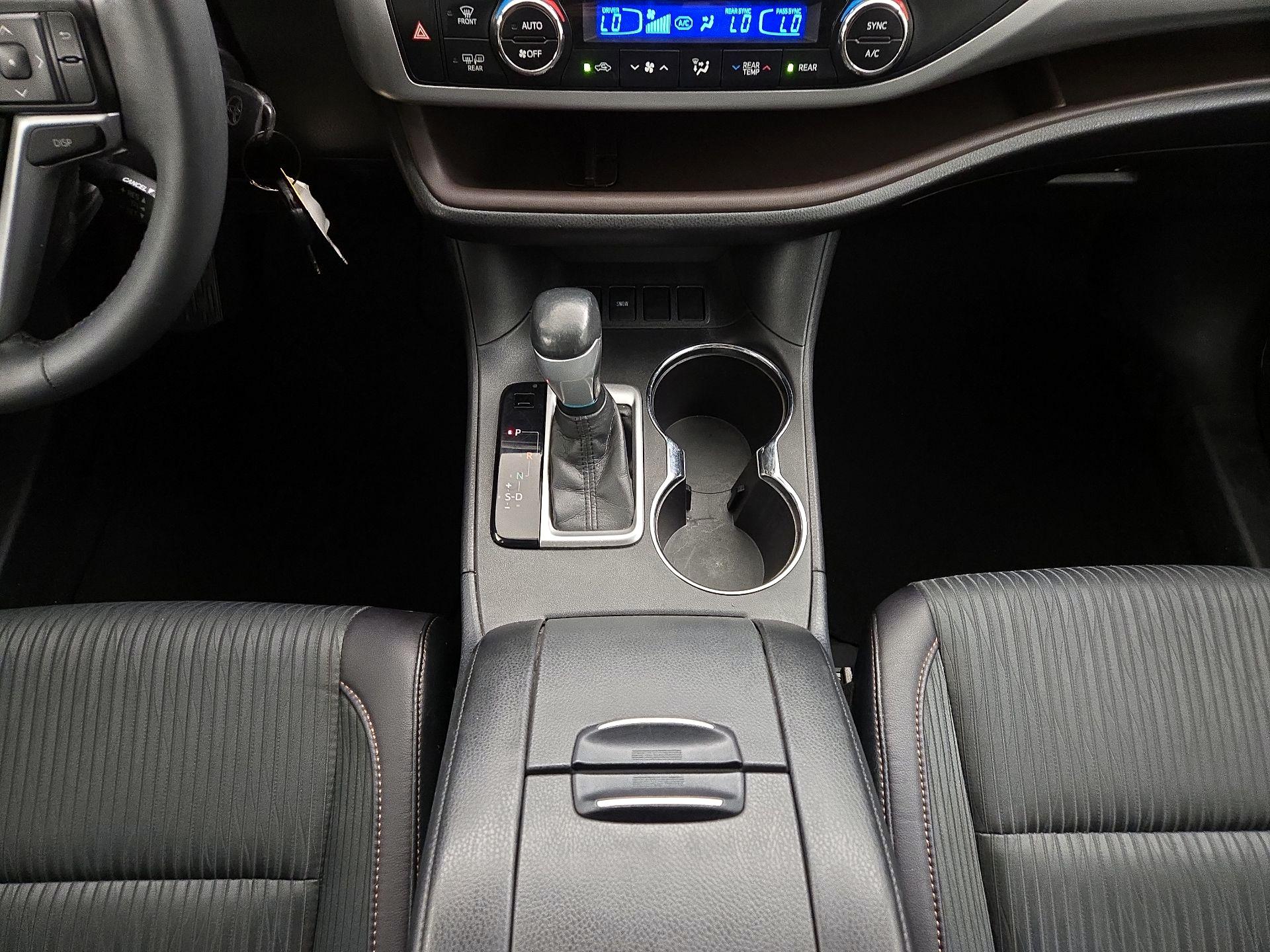 Thumbnail: 2015 Toyota Highlander - 17