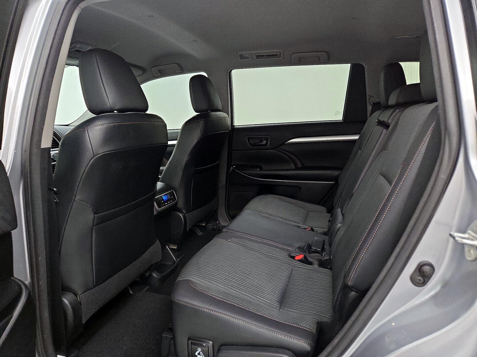 Thumbnail: 2015 Toyota Highlander - 19