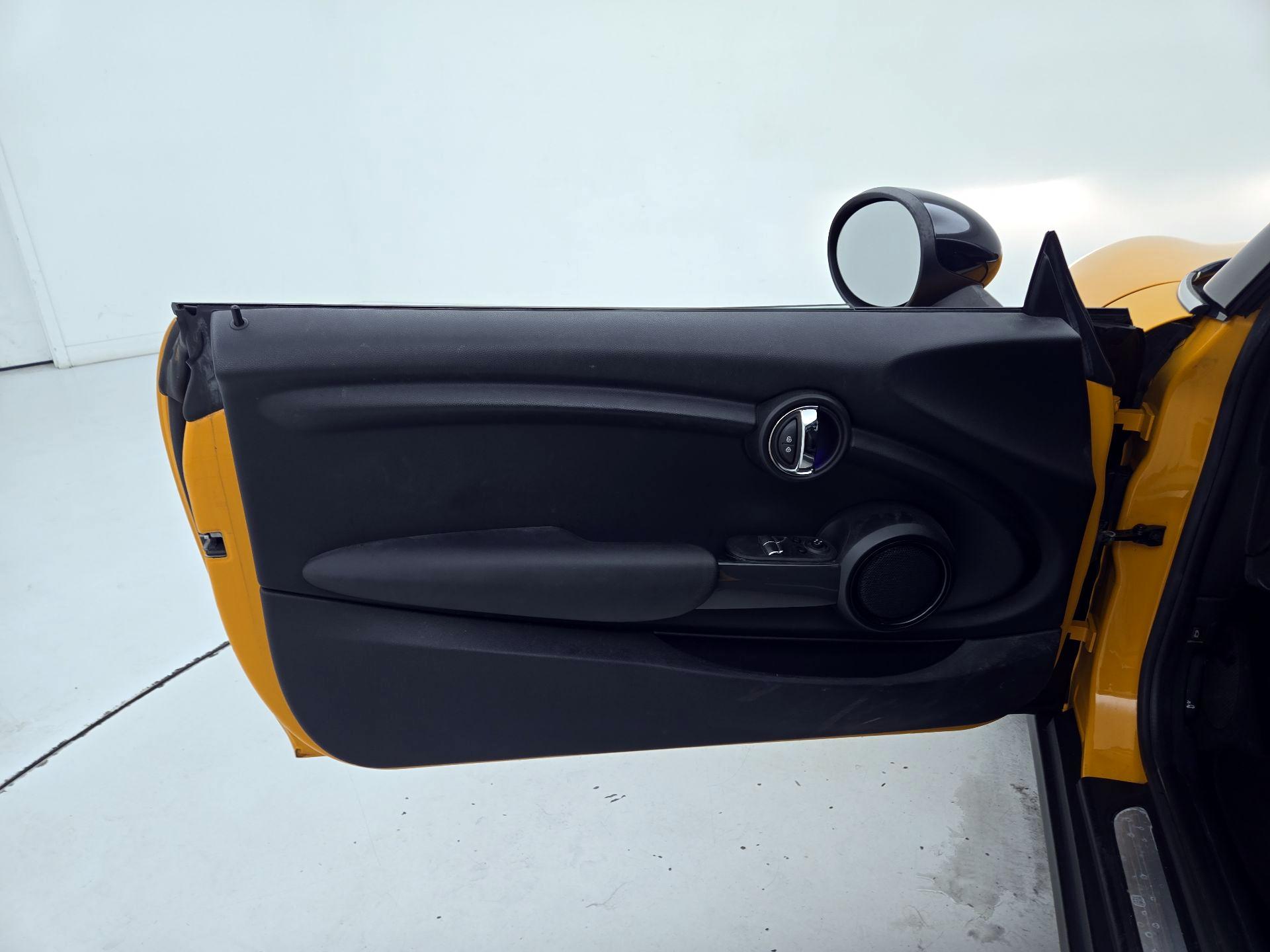 Thumbnail: 2015 MINI Cooper Hardtop - 12