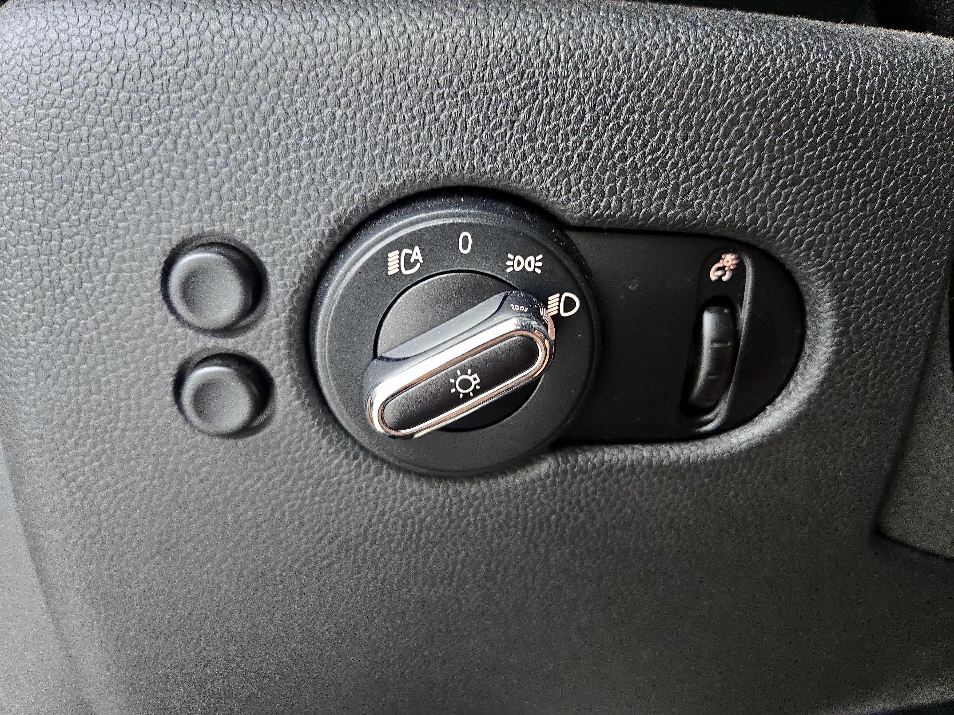 Thumbnail: 2015 MINI Cooper Hardtop - 13