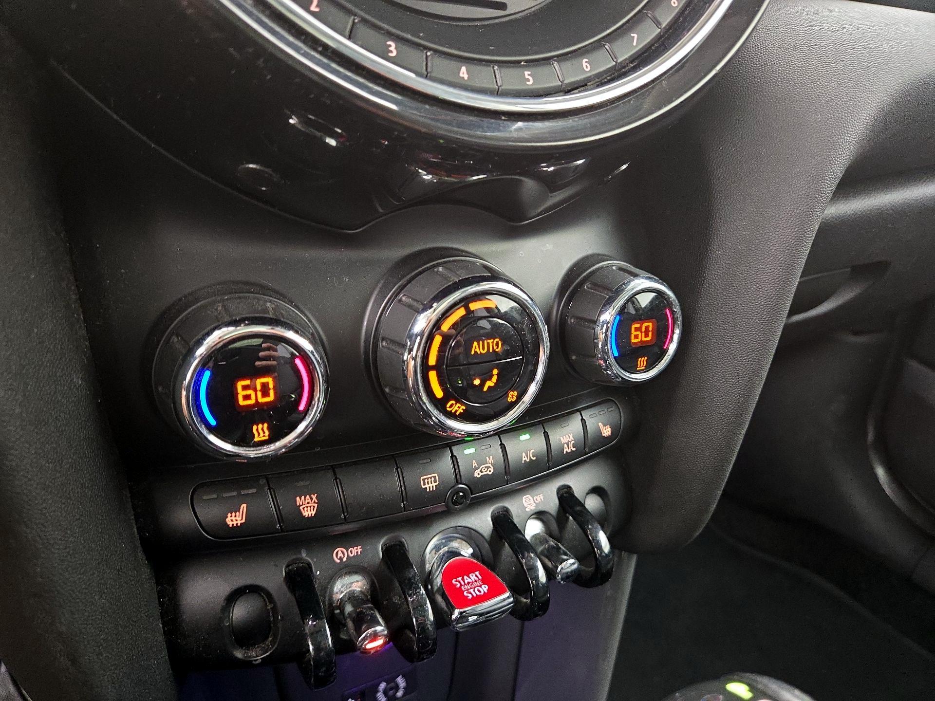 Thumbnail: 2015 MINI Cooper Hardtop - 15