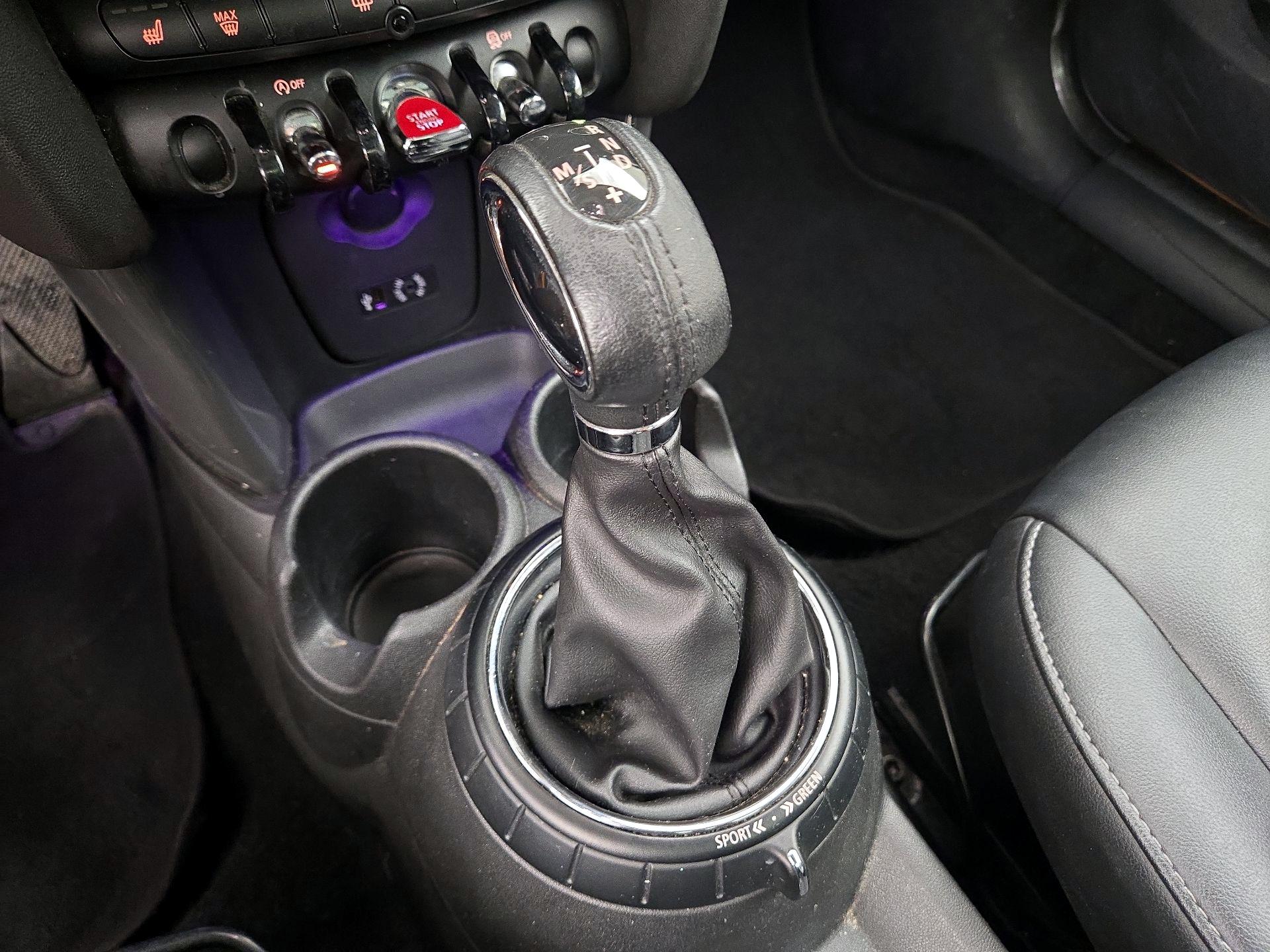 Thumbnail: 2015 MINI Cooper Hardtop - 16