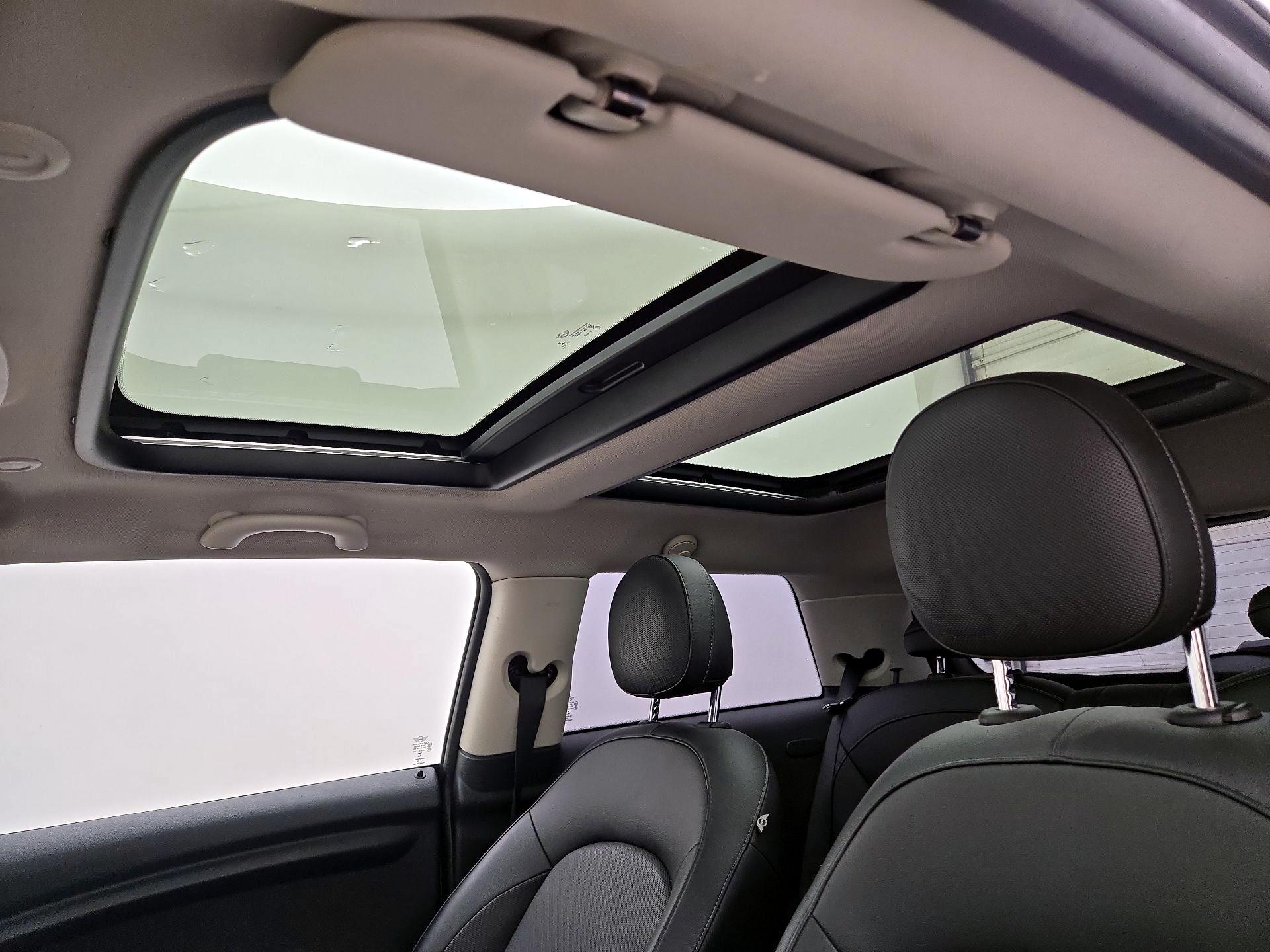 Thumbnail: 2015 MINI Cooper Hardtop - 18