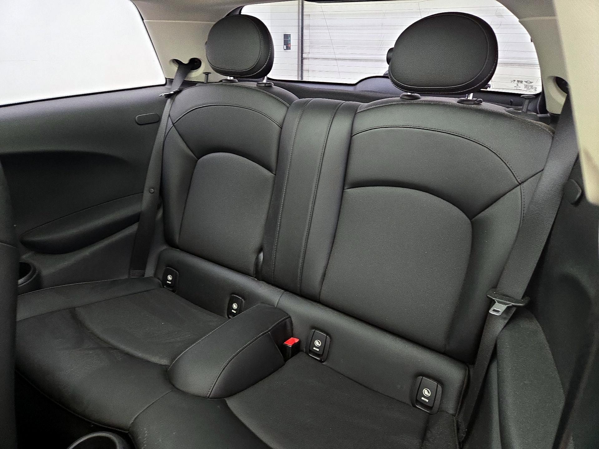 Thumbnail: 2015 MINI Cooper Hardtop - 19