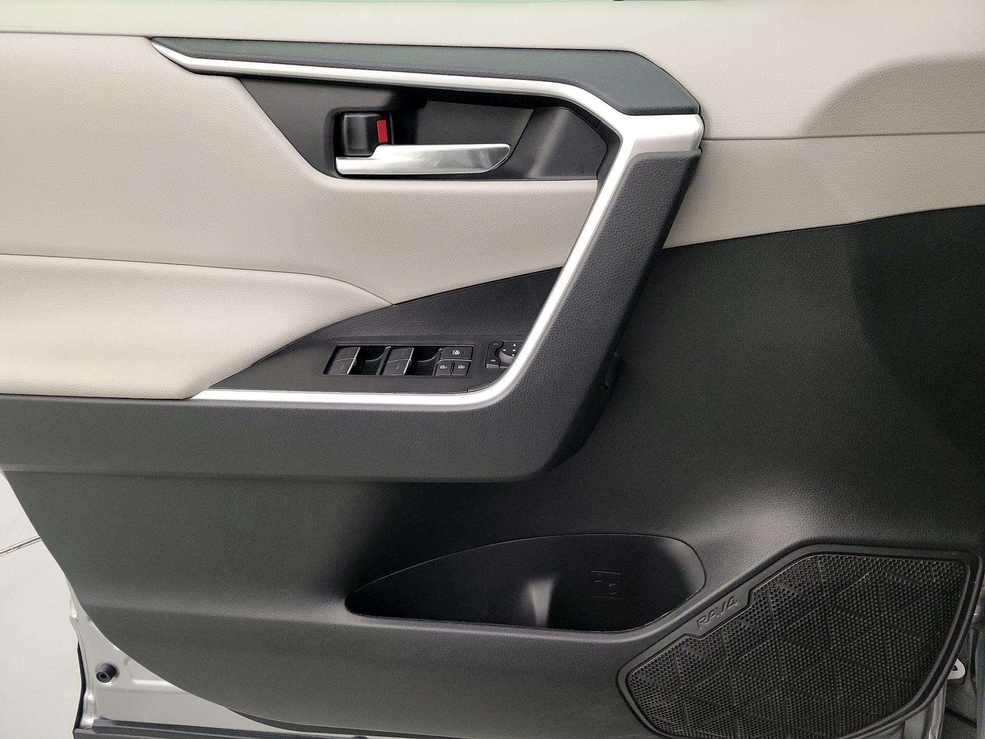 Thumbnail: 2025 Toyota RAV4 - 12
