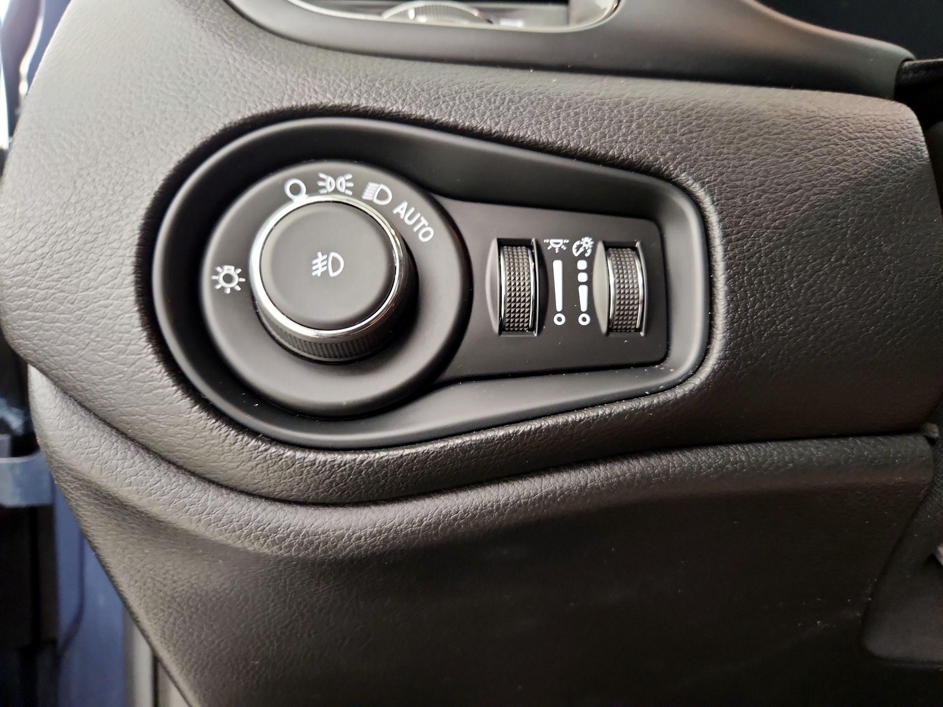 Thumbnail: 2020 Jeep Renegade - 13