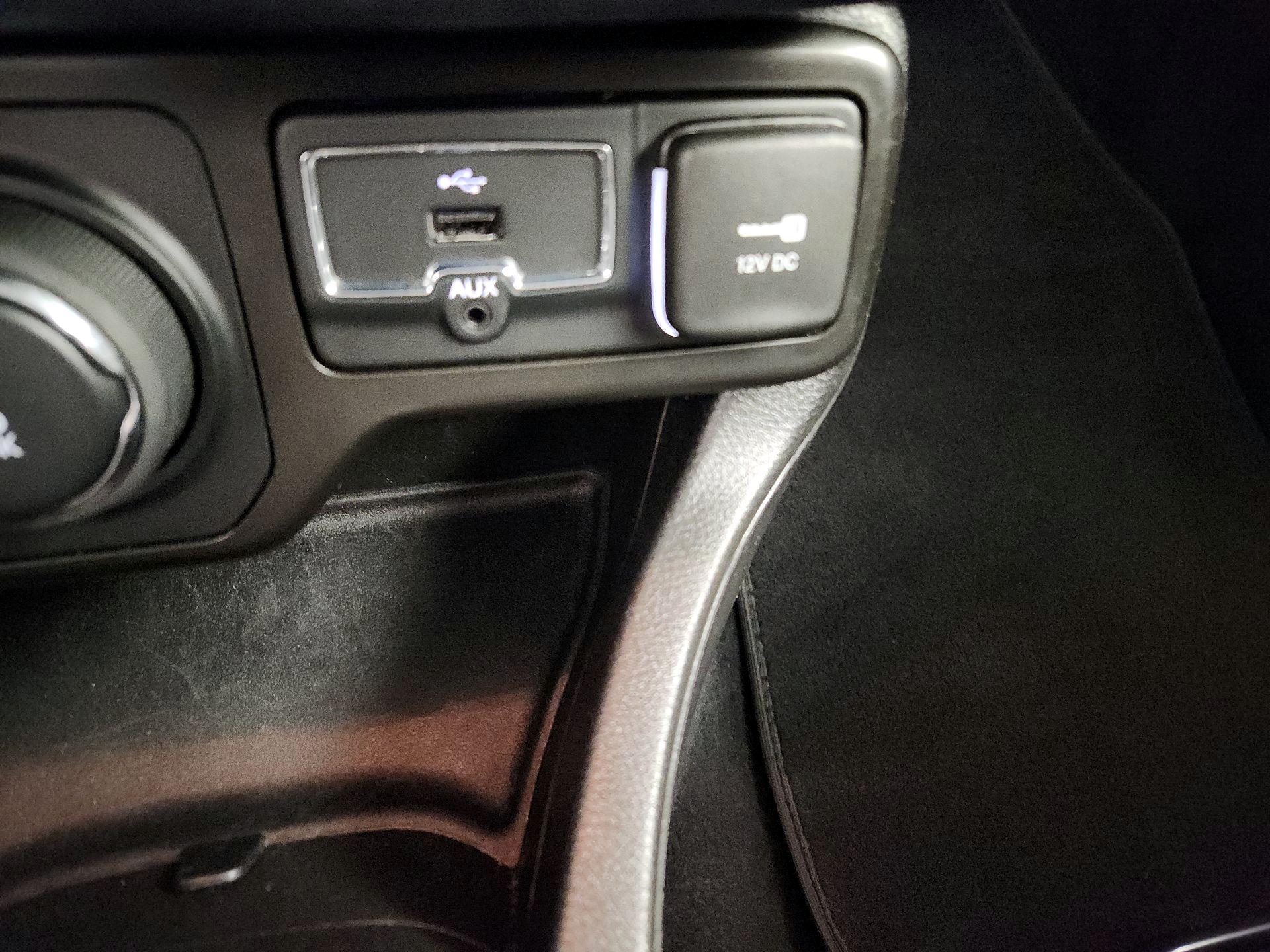 Thumbnail: 2020 Jeep Renegade - 18