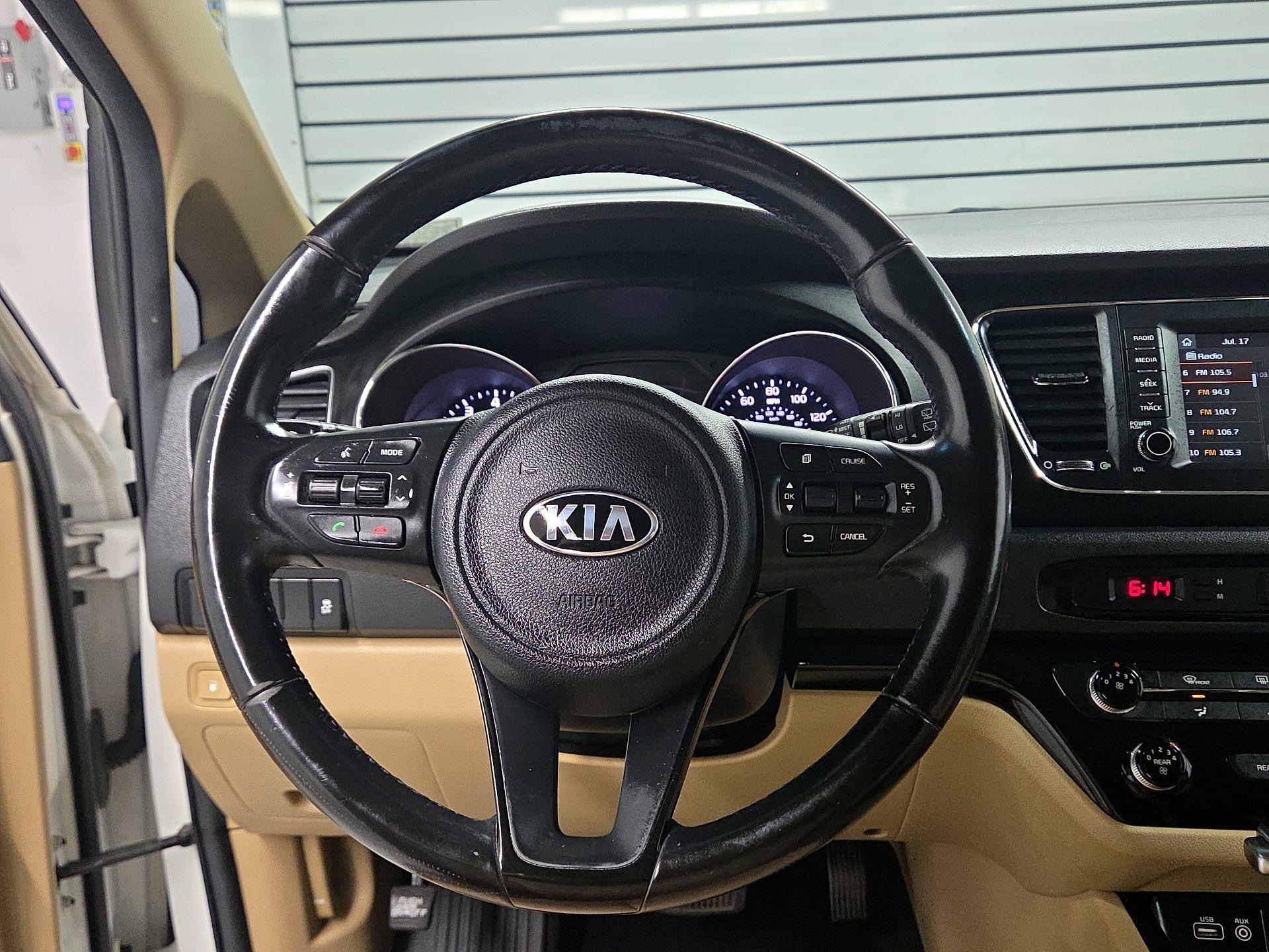 Thumbnail: 2017 Kia Sedona - 10
