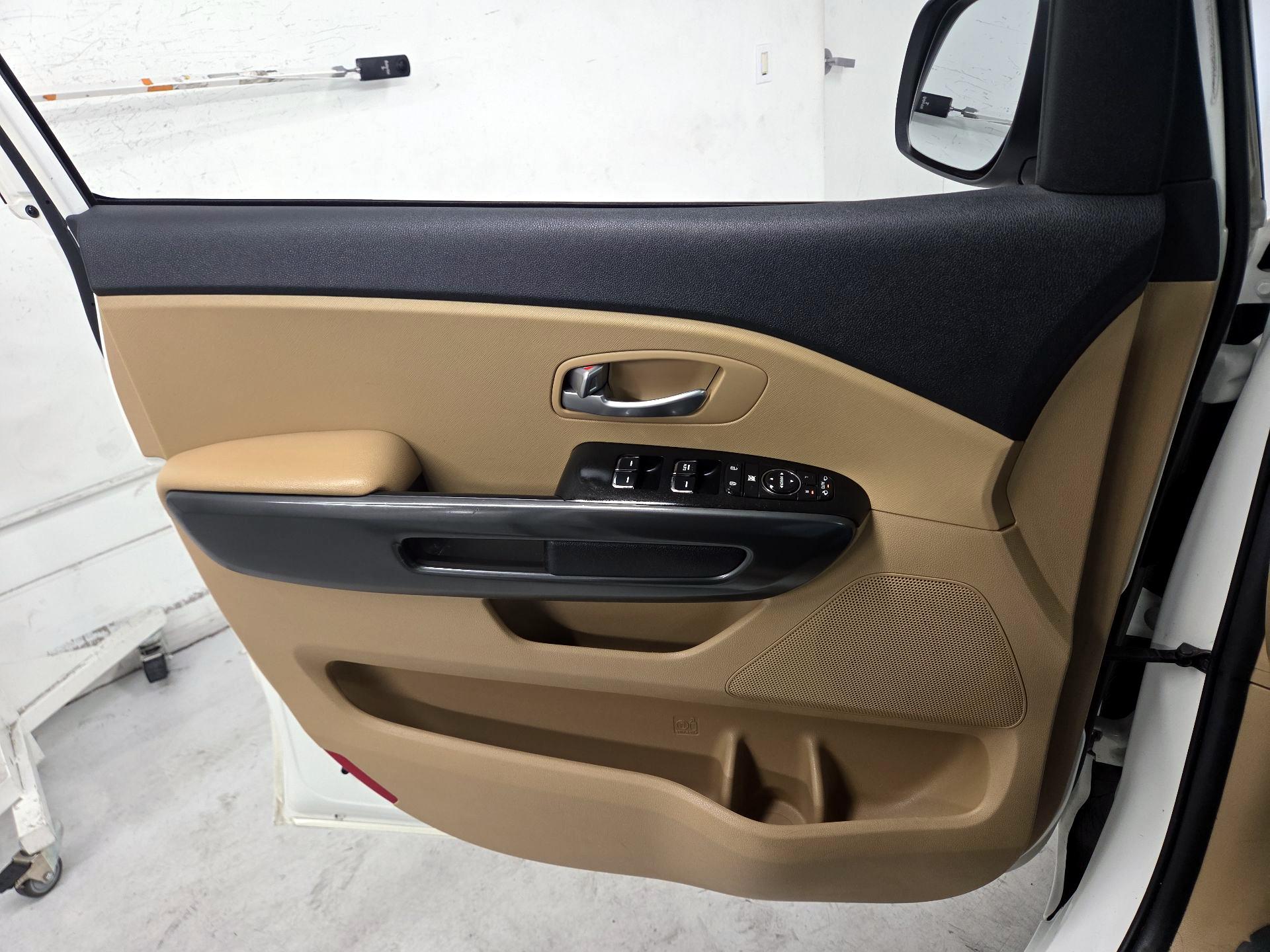 Thumbnail: 2017 Kia Sedona - 12