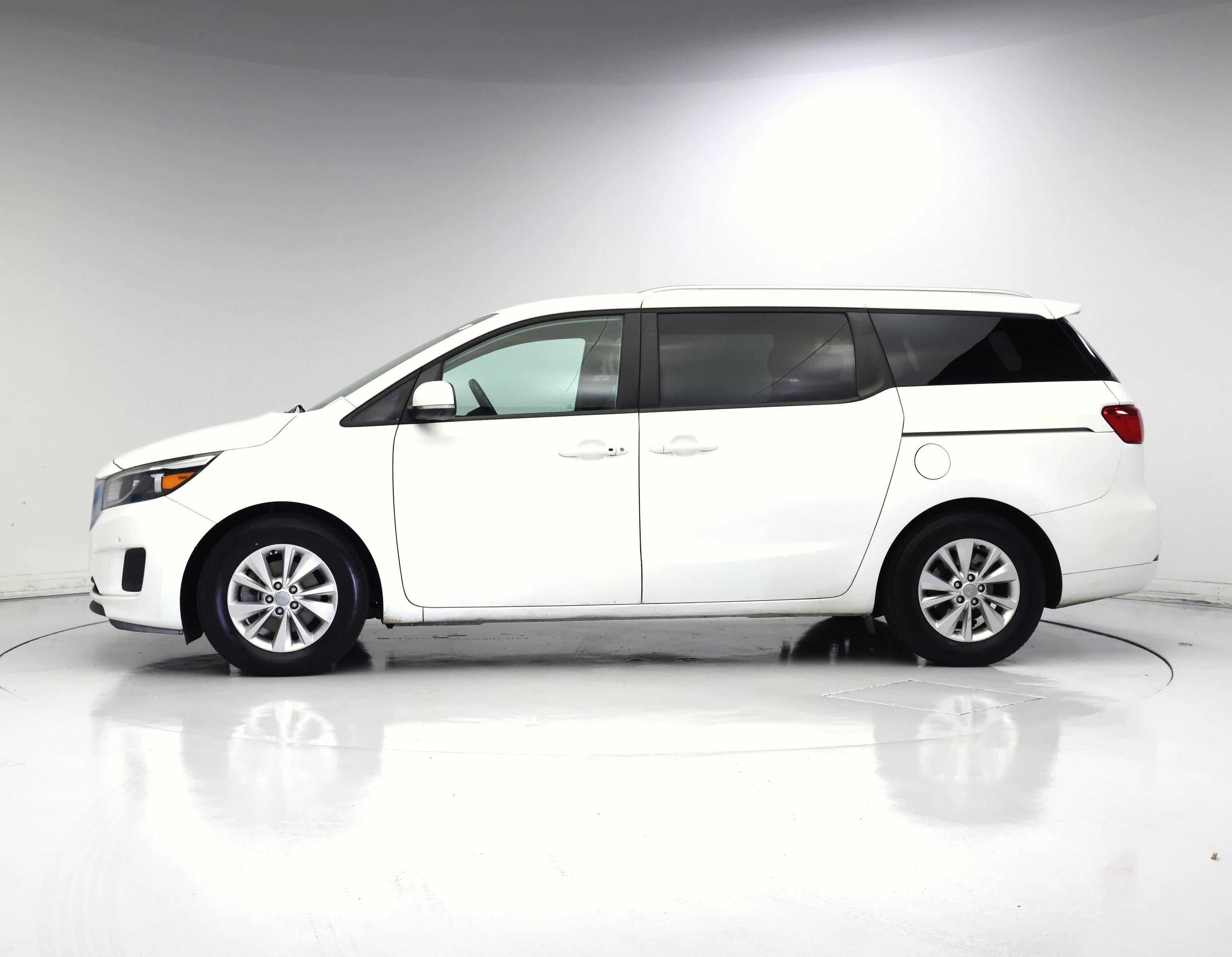 Thumbnail: 2017 Kia Sedona - 3