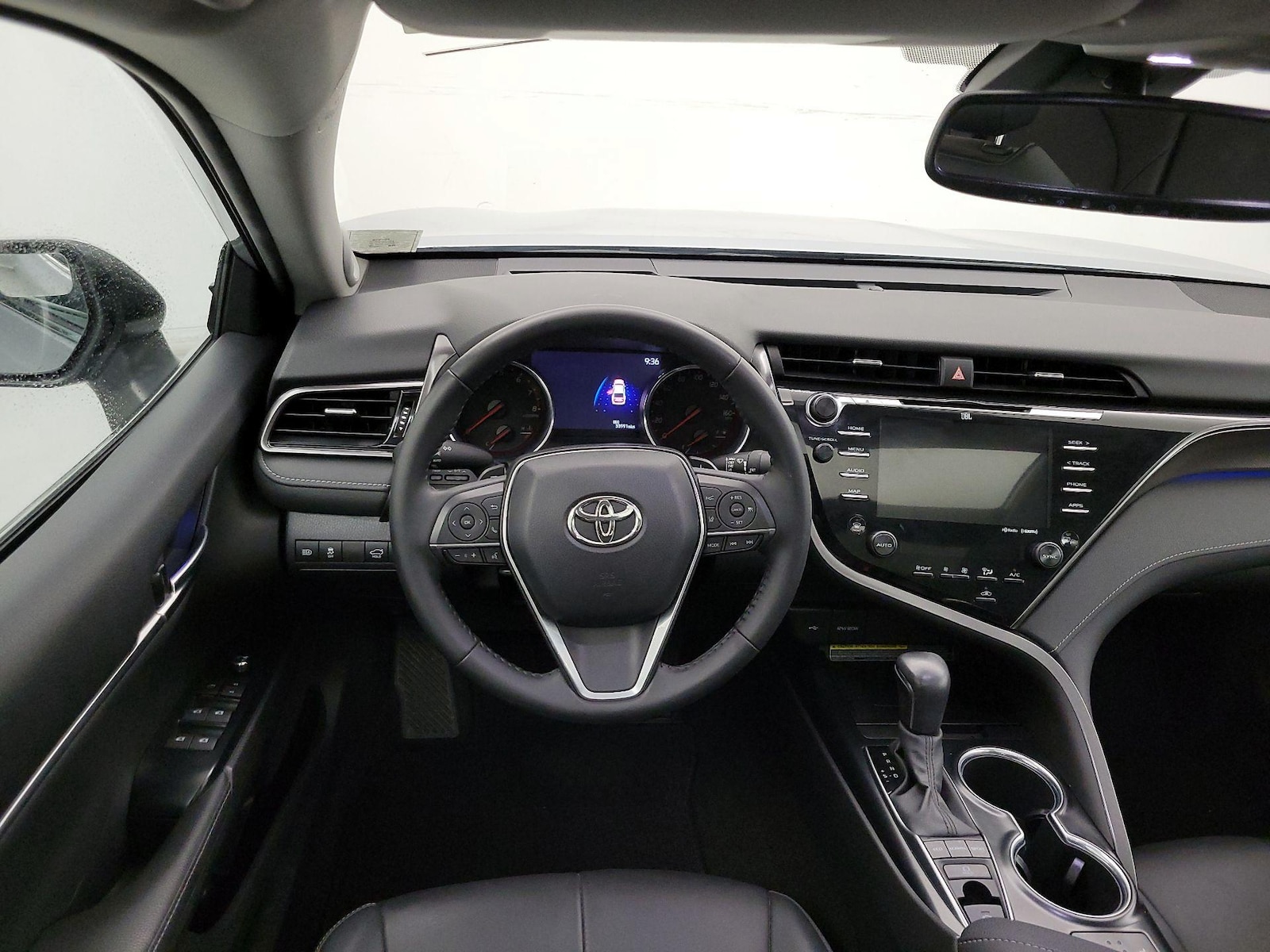 2020 Toyota Camry XSE - Photo 11