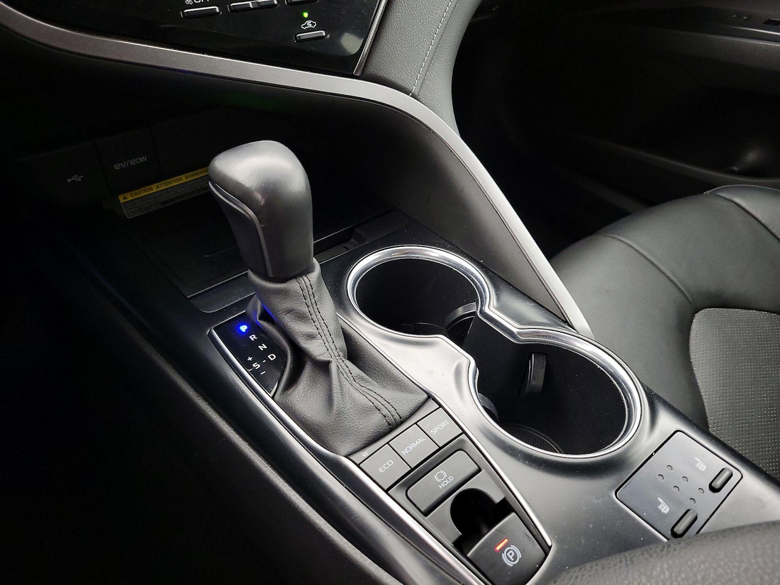 2020 Toyota Camry XSE - Photo 18