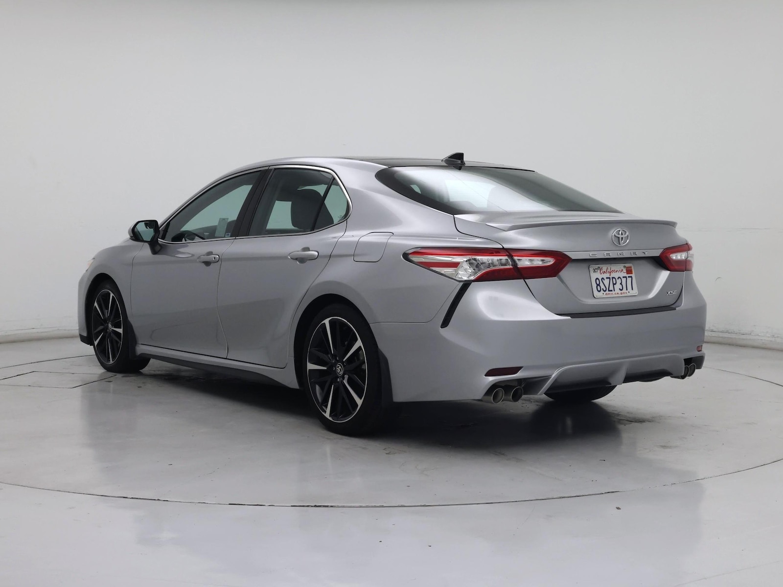 2020 Toyota Camry XSE - Photo 3