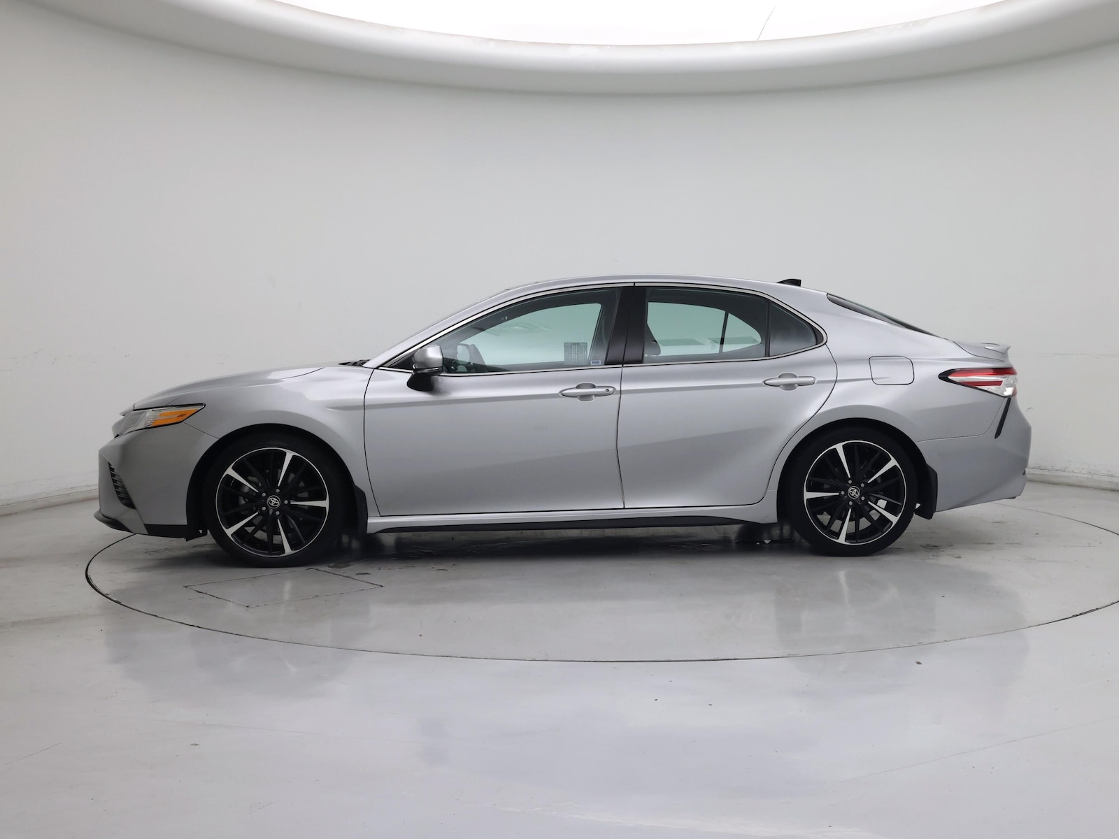 2020 Toyota Camry XSE - Photo 4