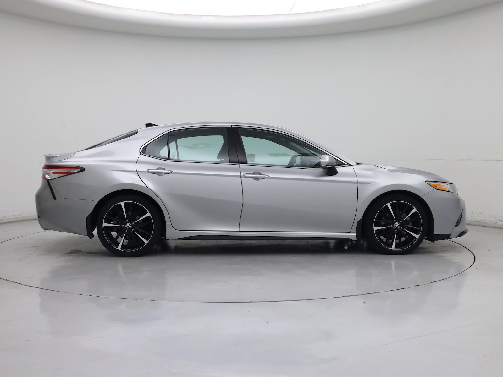 2020 Toyota Camry XSE - Photo 8