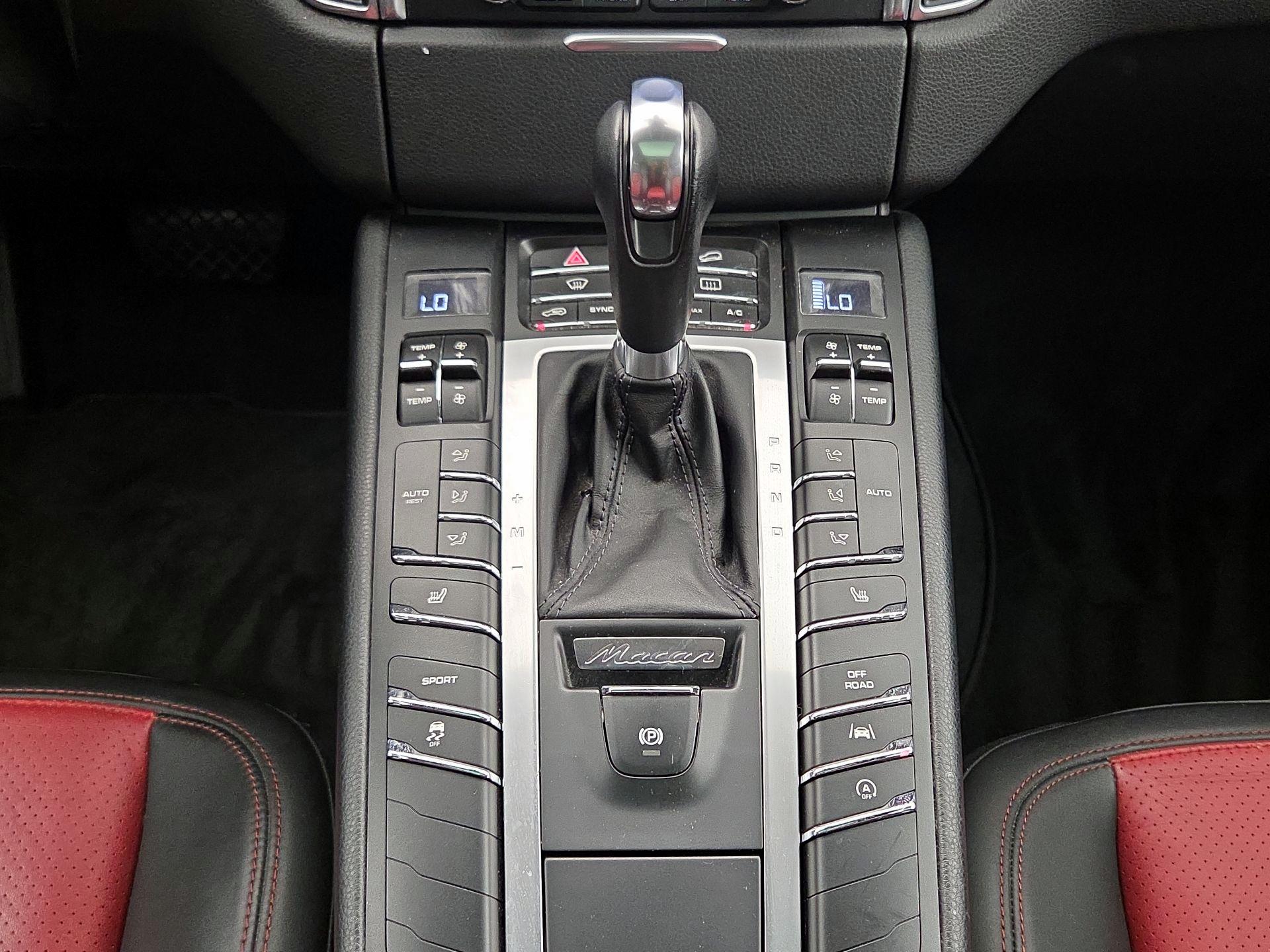 Thumbnail: 2017 Porsche Macan - 18