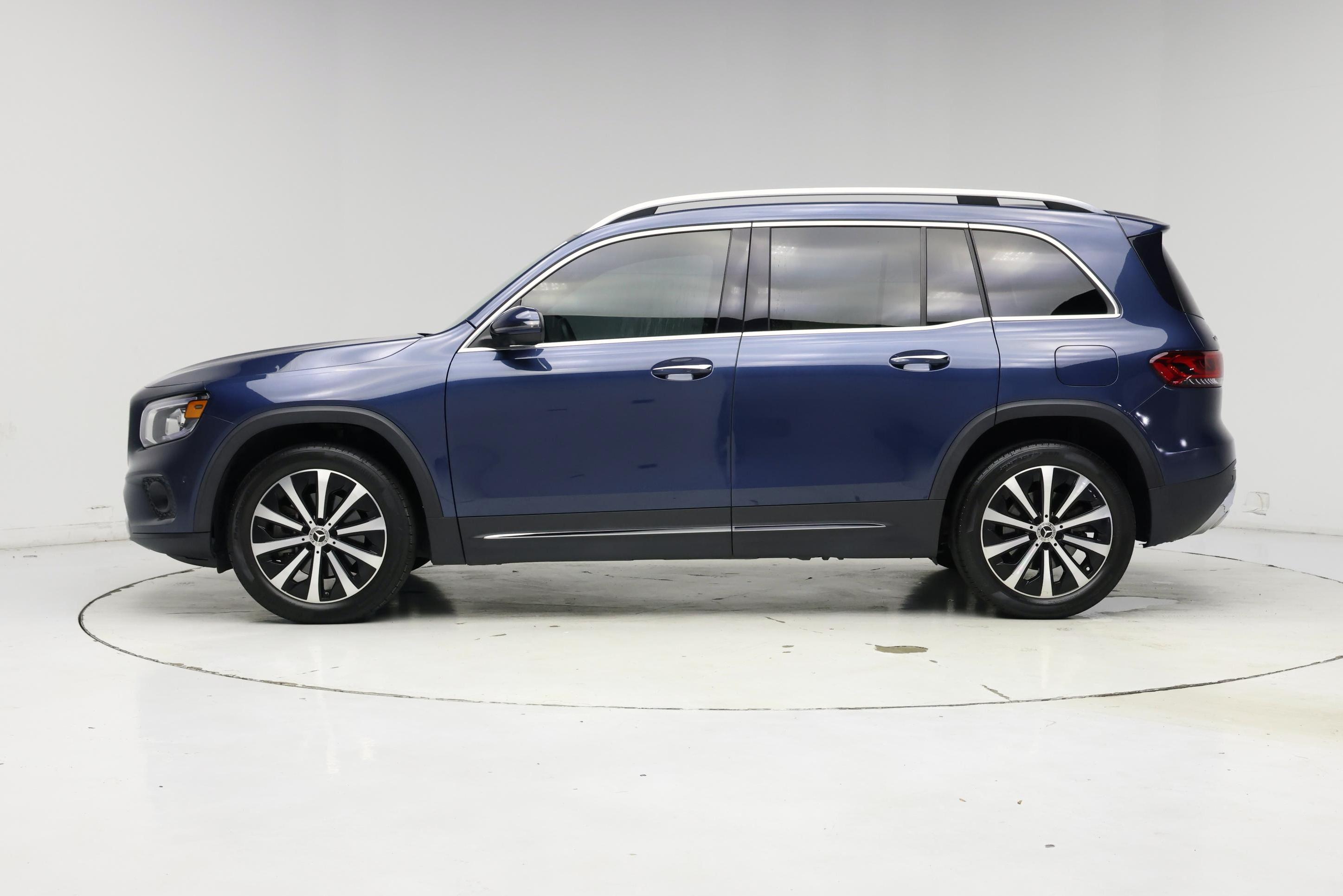 Thumbnail: 2021 Mercedes-Benz GLB - 3