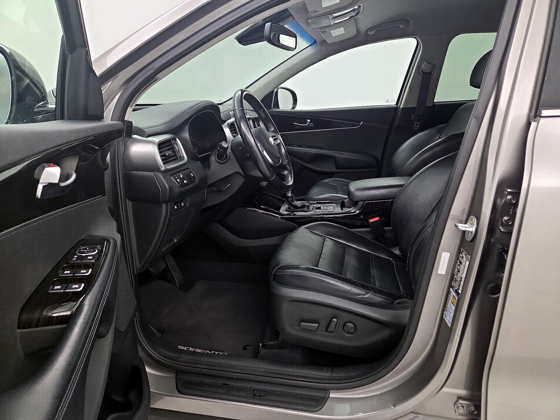 Thumbnail: 2019 Kia Sorento - 11