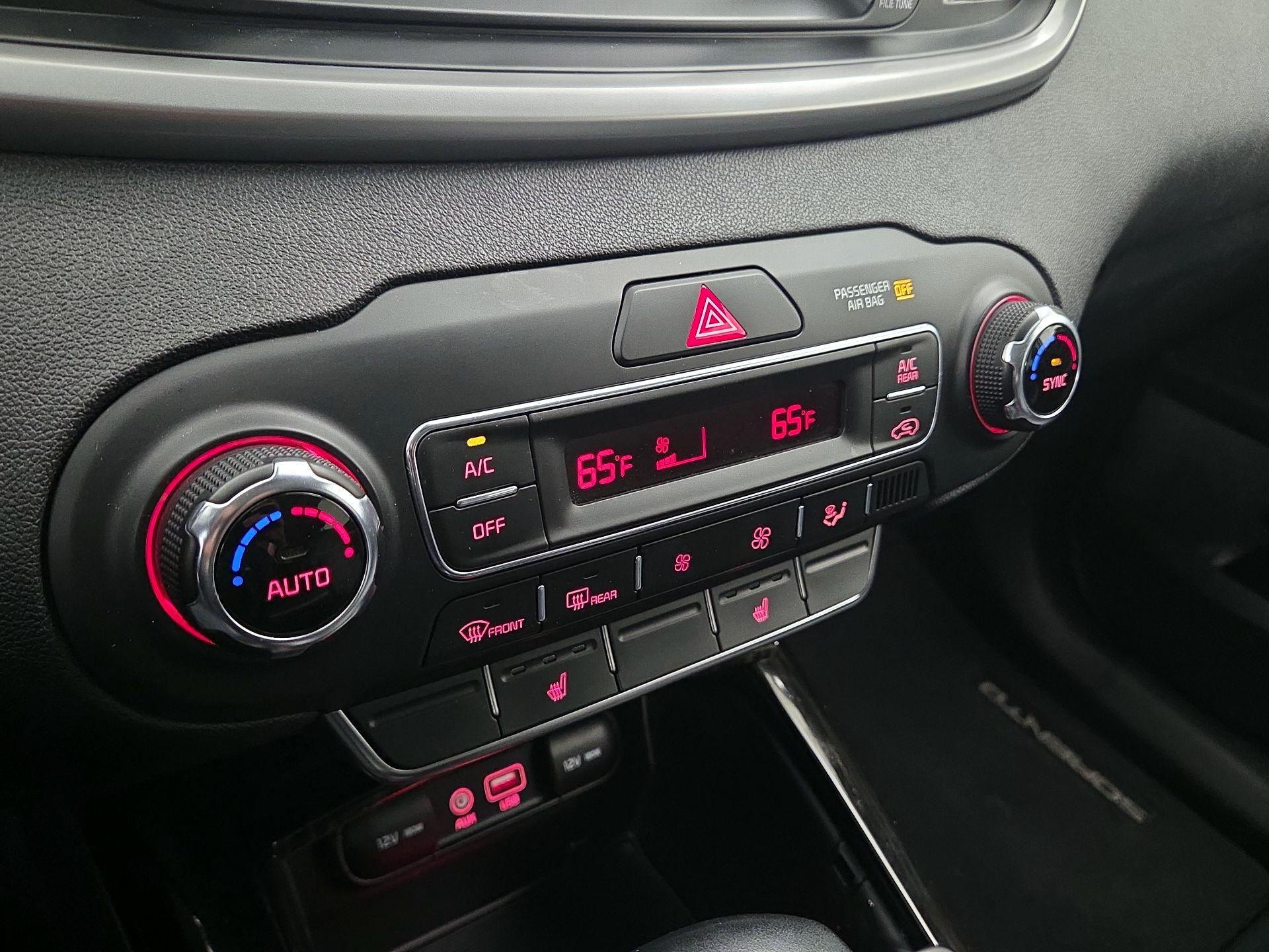 Thumbnail: 2019 Kia Sorento - 16